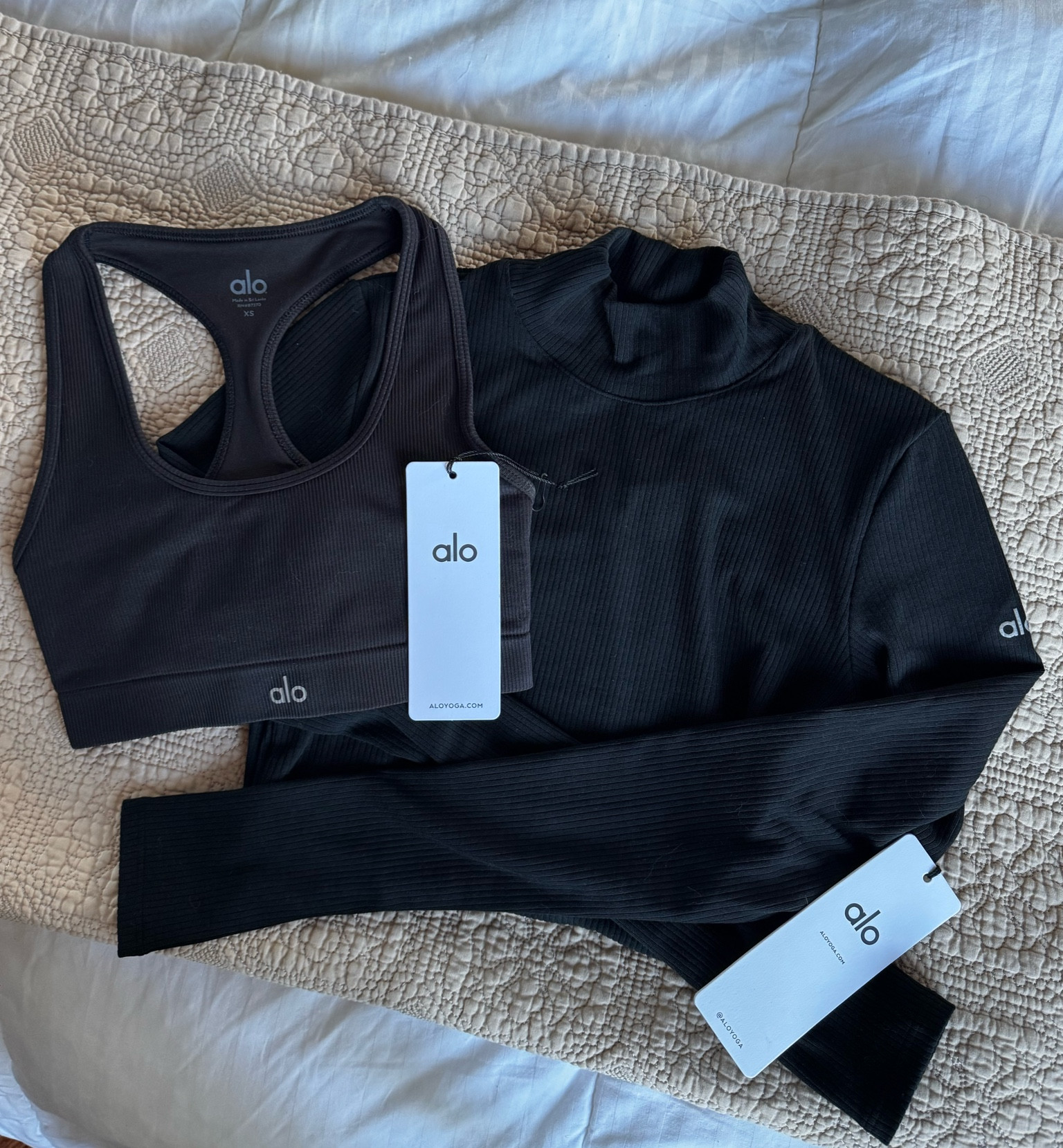 Alo yoga haul 

Added my other Alo favs!

Bra - xs
Mock neck - xs