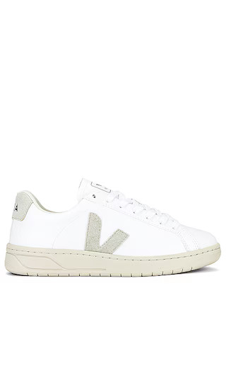 Veja Urca Sneaker in White. - size 40 | Revolve Clothing (Global)