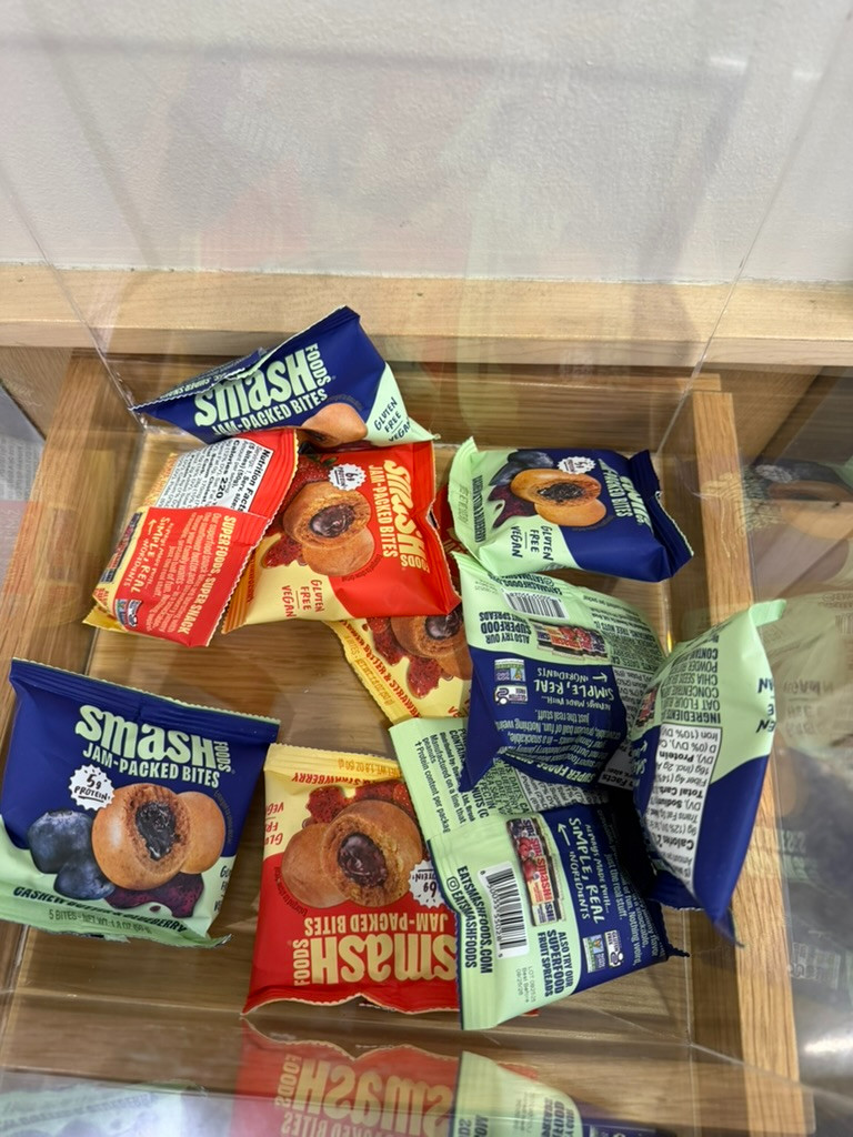 These Smash Bites are such an easy grab-and-go snack.

They’re gluten free, vegan, and come perfectly portioned. I like them as a pre-workout snack since they’re mostly carbs with a little fat and protein to keep things steady. 

1 pack is 5 bites and has 220 calories, 9 g fat, 30 g carbs, 4 g fiber, 5 g protein.  

 

#LTKfitnessgoals #LTKfoodie #LTKHome