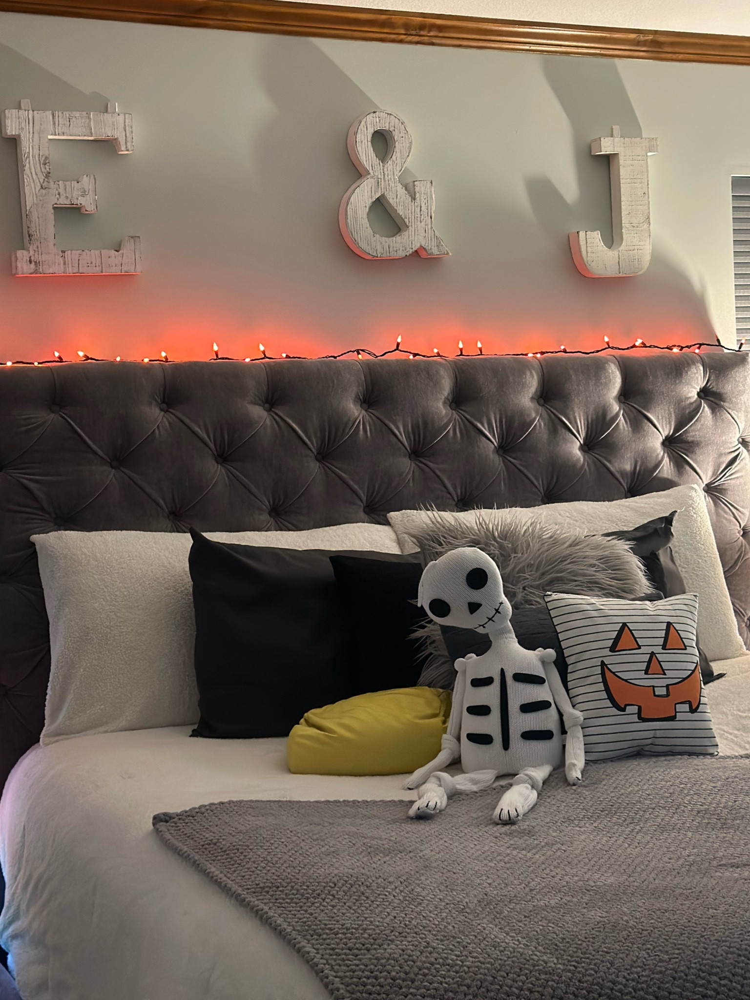 October 1st💀❤️‍🔥 

#LTKfindsunder50 #LTKhome #LTKSeasonal