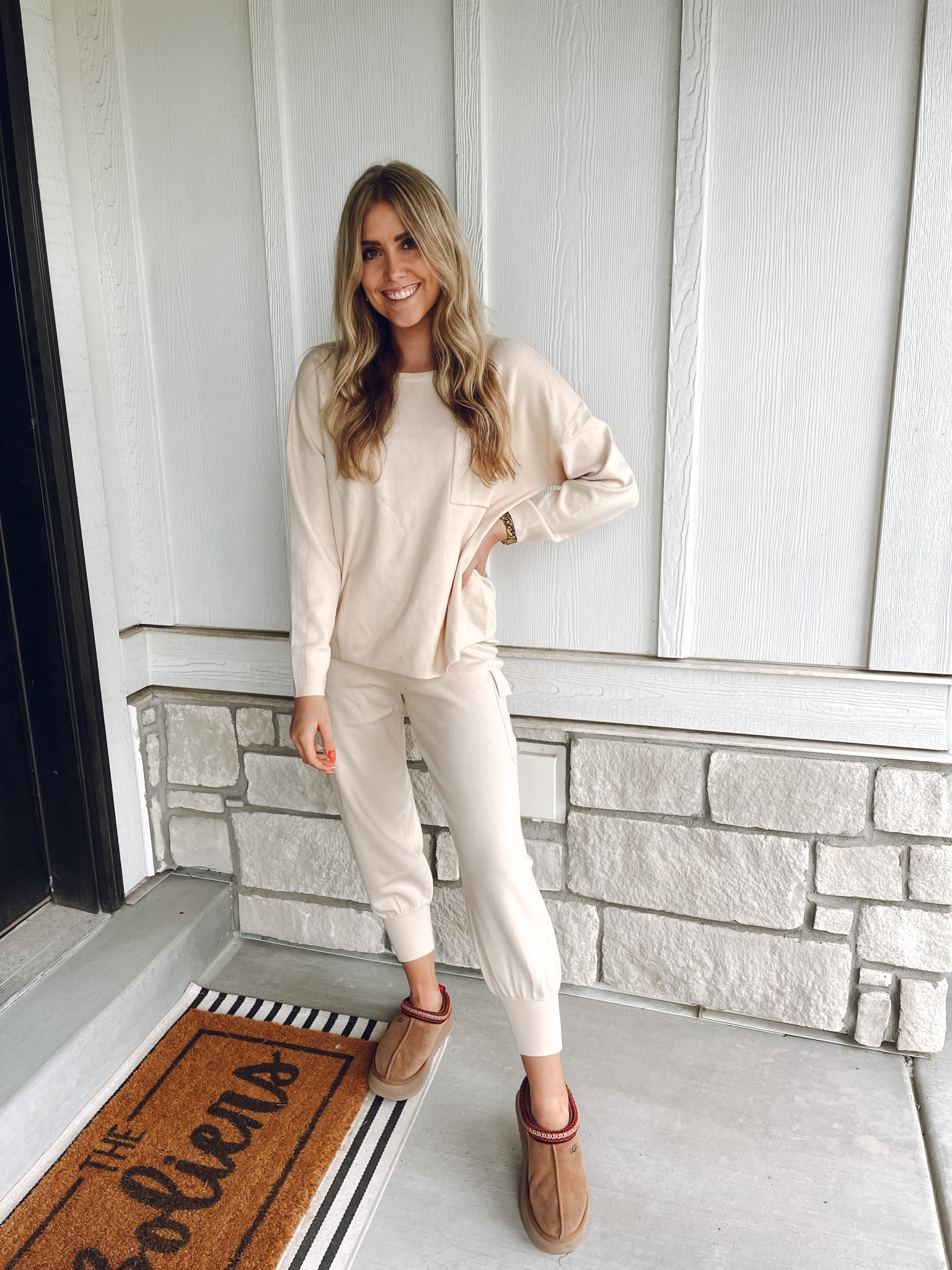 fall lounge set! so soft and comfy!!! I’m wearing my usual size M and in 5’6”. I wish I had sized up one for a more oversized fit!

| loungewear | fall fashion | lounge set | jogger pants | sweater set

#LTKunder50 #LTKSeasonal