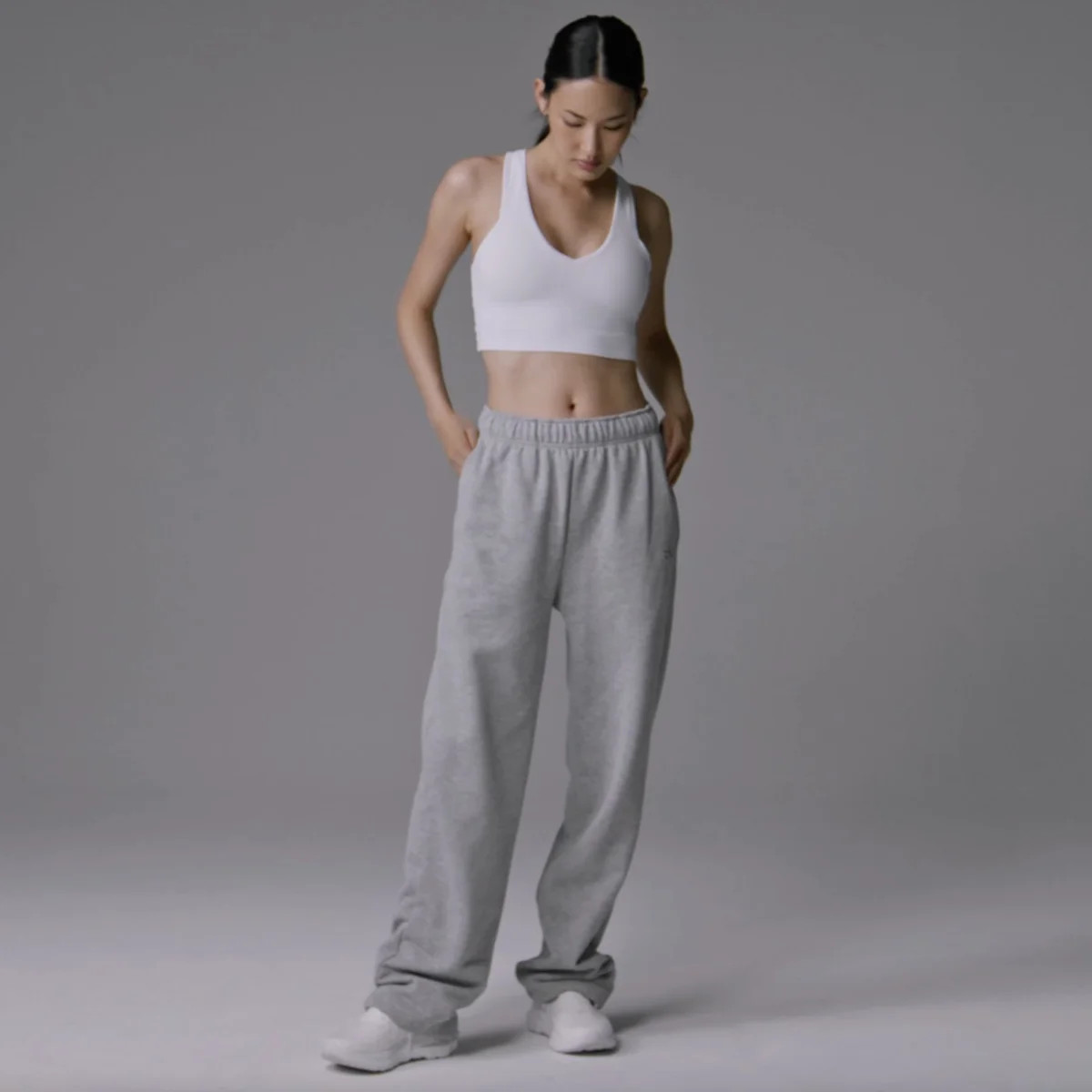 Accolade Straight Leg Sweatpant | Alo Yoga