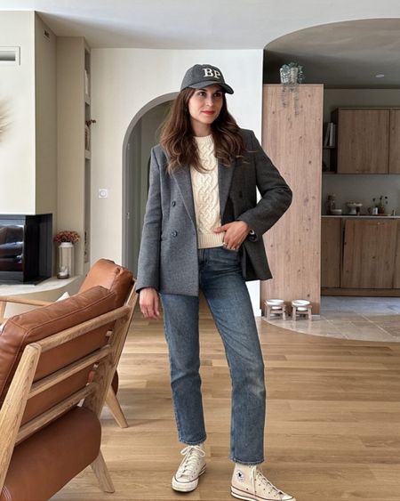 Jean basique, pull blanc torsadé, pull femme blanc, pull tricot blanc, veste blazer gris, blazer chiné gris, converses Chuck 70 vintage canvas #ootd #backtoschool 

#LTKstyletip #LTKeurope