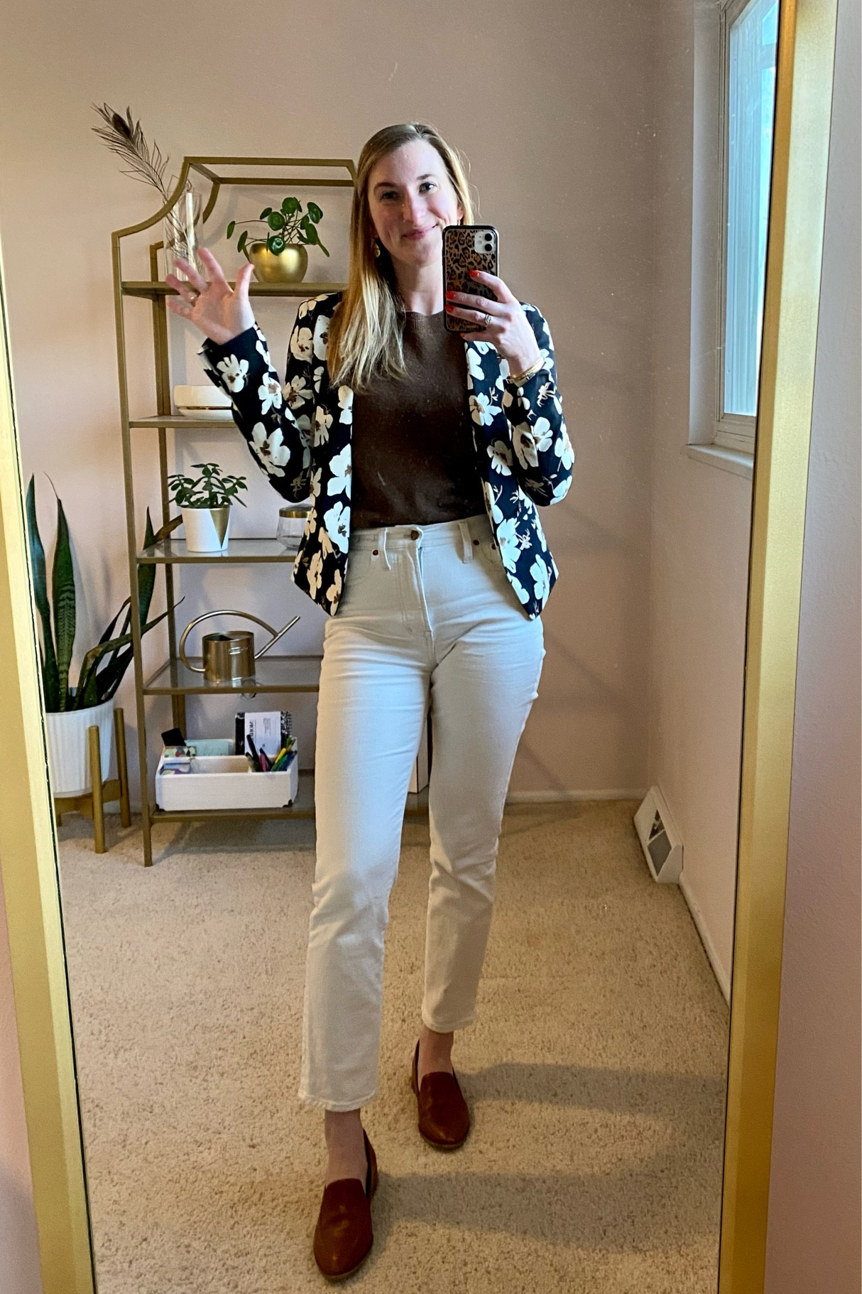 Hi 👋🏼 and happy NASP convention week! Allow me to reintroduce myself:
▪️I am a school psychologist in Denver
▪️I am passionate about mental health, education, and fashion
▪️I enjoy hiking, cooking, and reading 