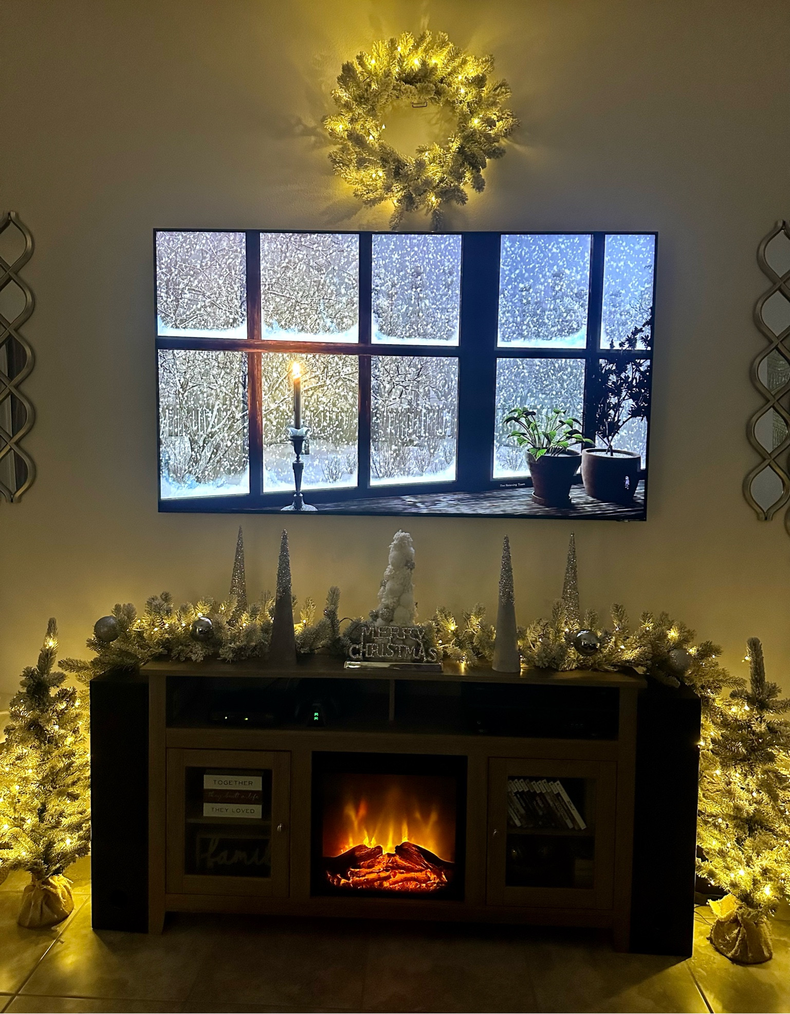 In love with this stunningly beautiful “King Flock collection 4 piece set with warm white LED lights” (plug or battery operated) from @kingofchristmas . It definitely adds to the magical winter wonderland vibes in my home this year. It can be styled many different ways🎄✨I chose to do my console♥️ #kingofchristmas #garland #wreath #christmastrees #bling #glam #christmas #christmasdecor #console #styling #interior #countdowntochristmas #christmasvibes #flock #ledlights #magical #winterwonderland 

#LTKstyletip #LTKhome #LTKHoliday