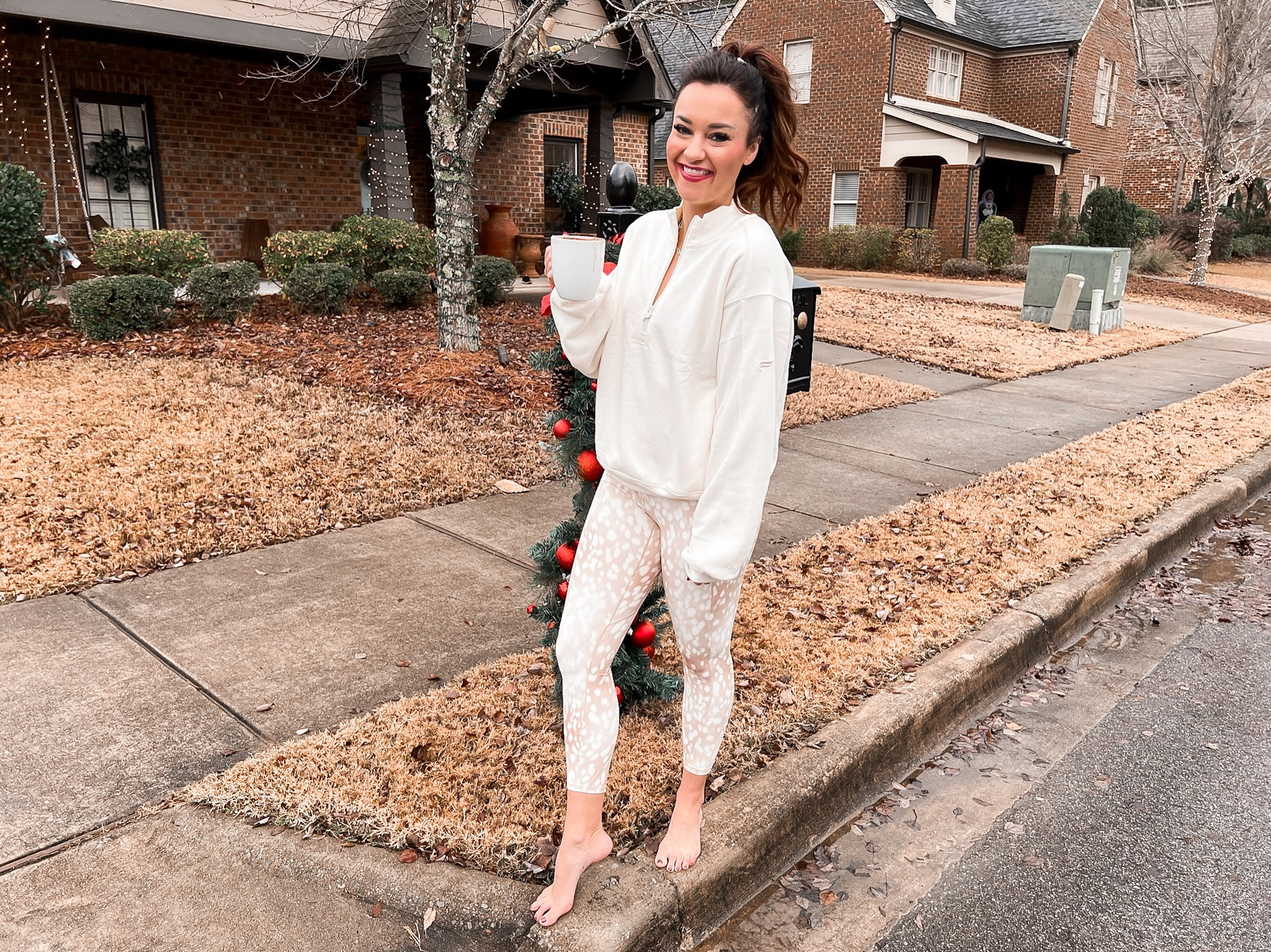 Fabletics loungewear // activewear // Holiday outfits // Christmas // gift guide // Athleisure set // gift ideas for her // Kendra Scott 



#LTKHoliday #LTKfit #LTKstyletip