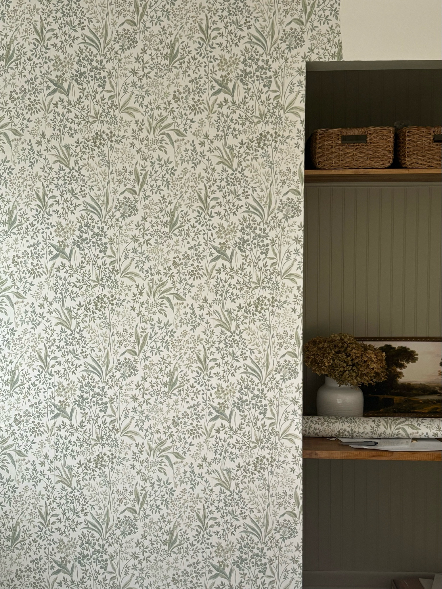 Borastapeter floral wallpaper 🩶