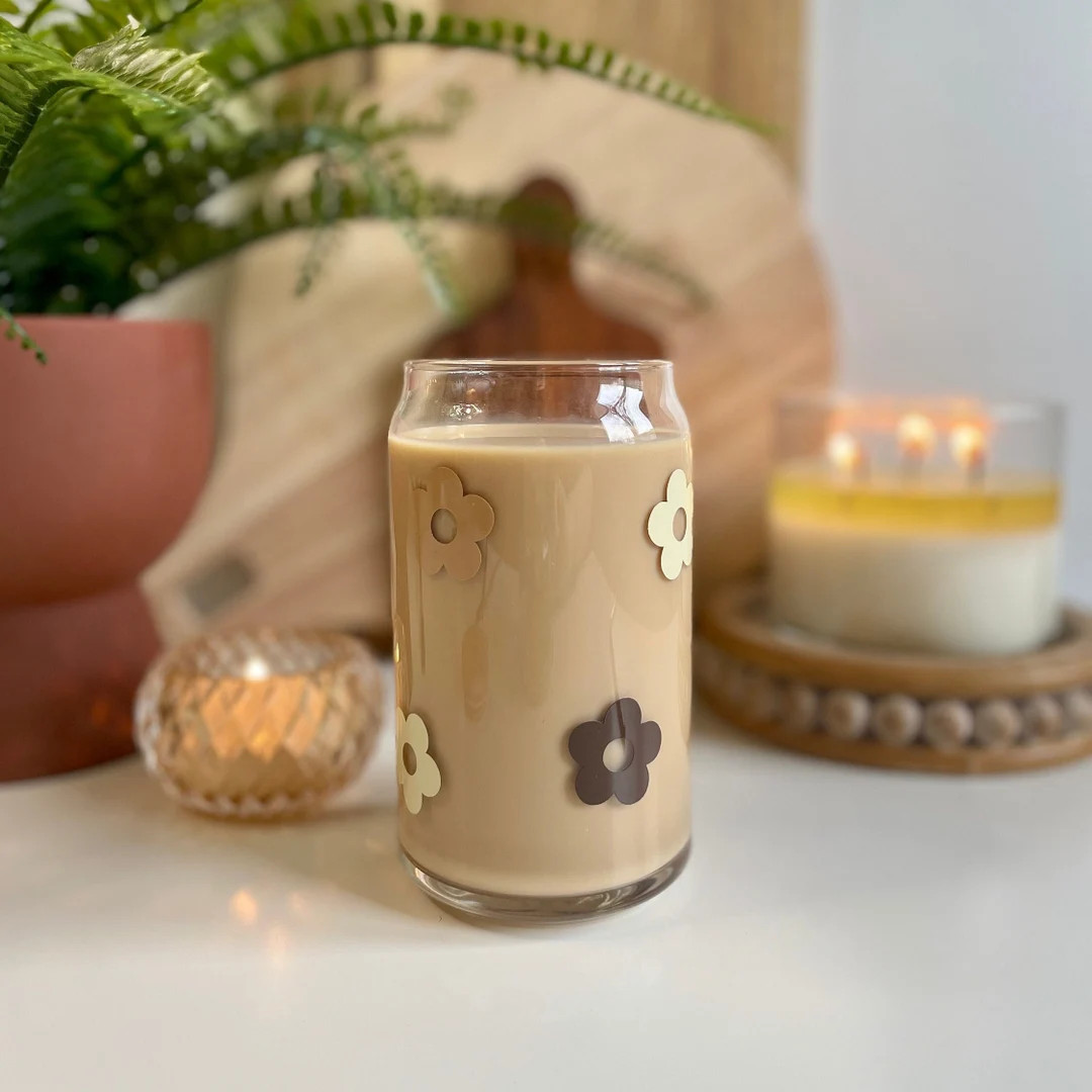Neutral Daisy Flower Glass Can Tumbler, 16oz // Retro Daisy Cup, Iced Coffee Glass, Beer Can Glas... | Etsy (US)