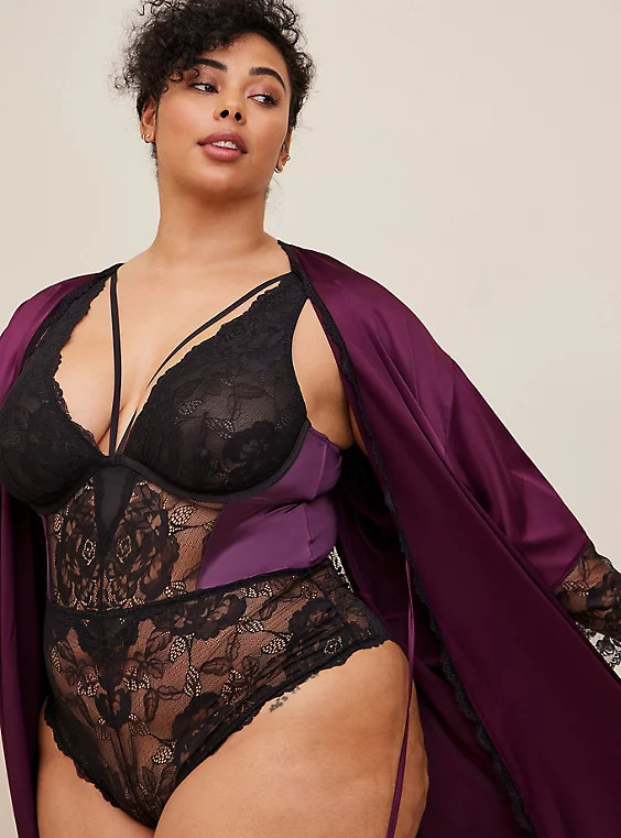 Satin And Lace Retro Robe | Torrid (US & Canada)