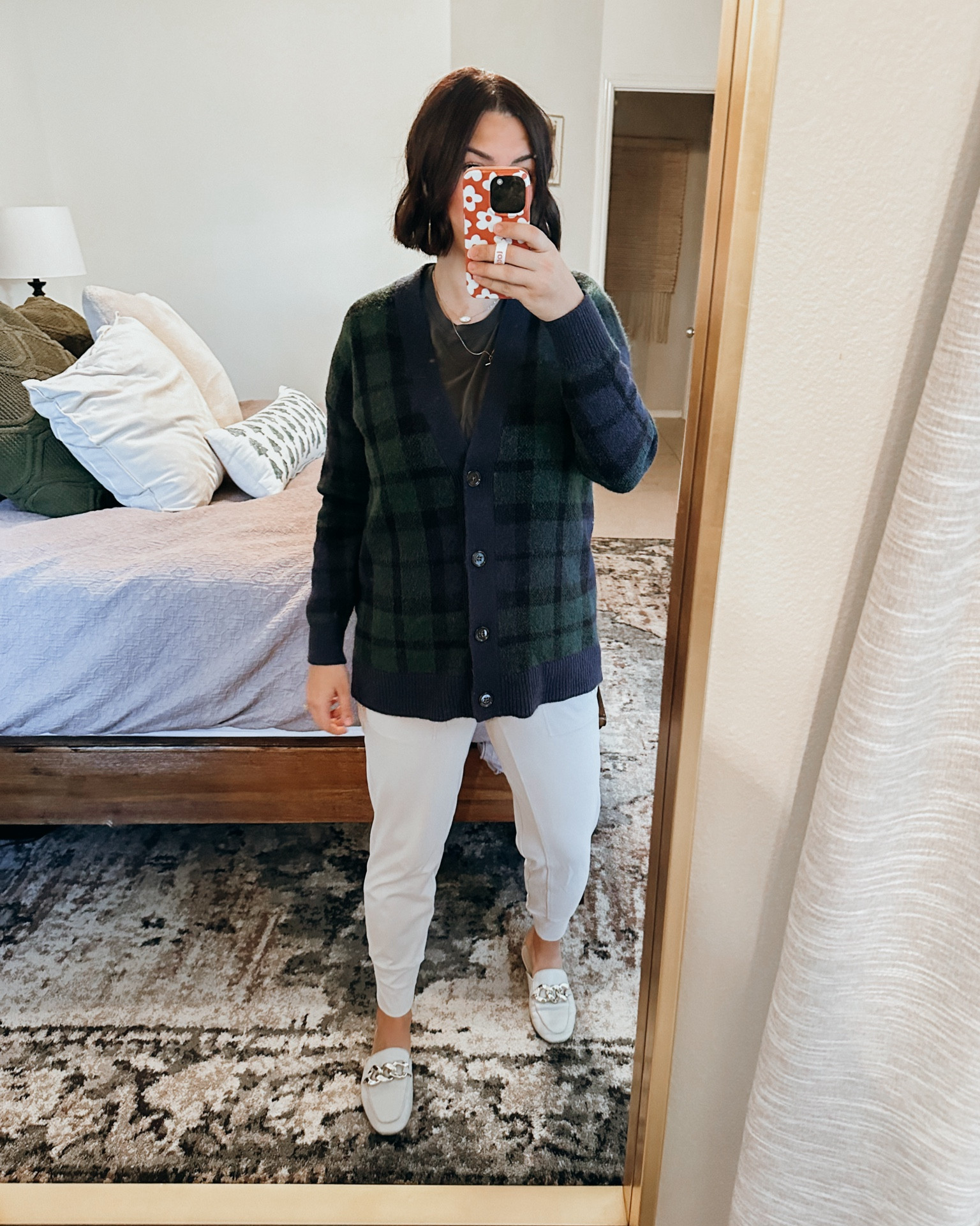 Casual work outfit / casual holiday outfit 

Fav joggers - great for work because they’re elevated enough to dress up! 
Holiday cardigan - loft, in a medium 
Basic tee - Abercrombie find, wearing a medium 
Work Jules - sharing similar!! 

#LTKworkwear #LTKfindsunder100 #LTKshoecrush