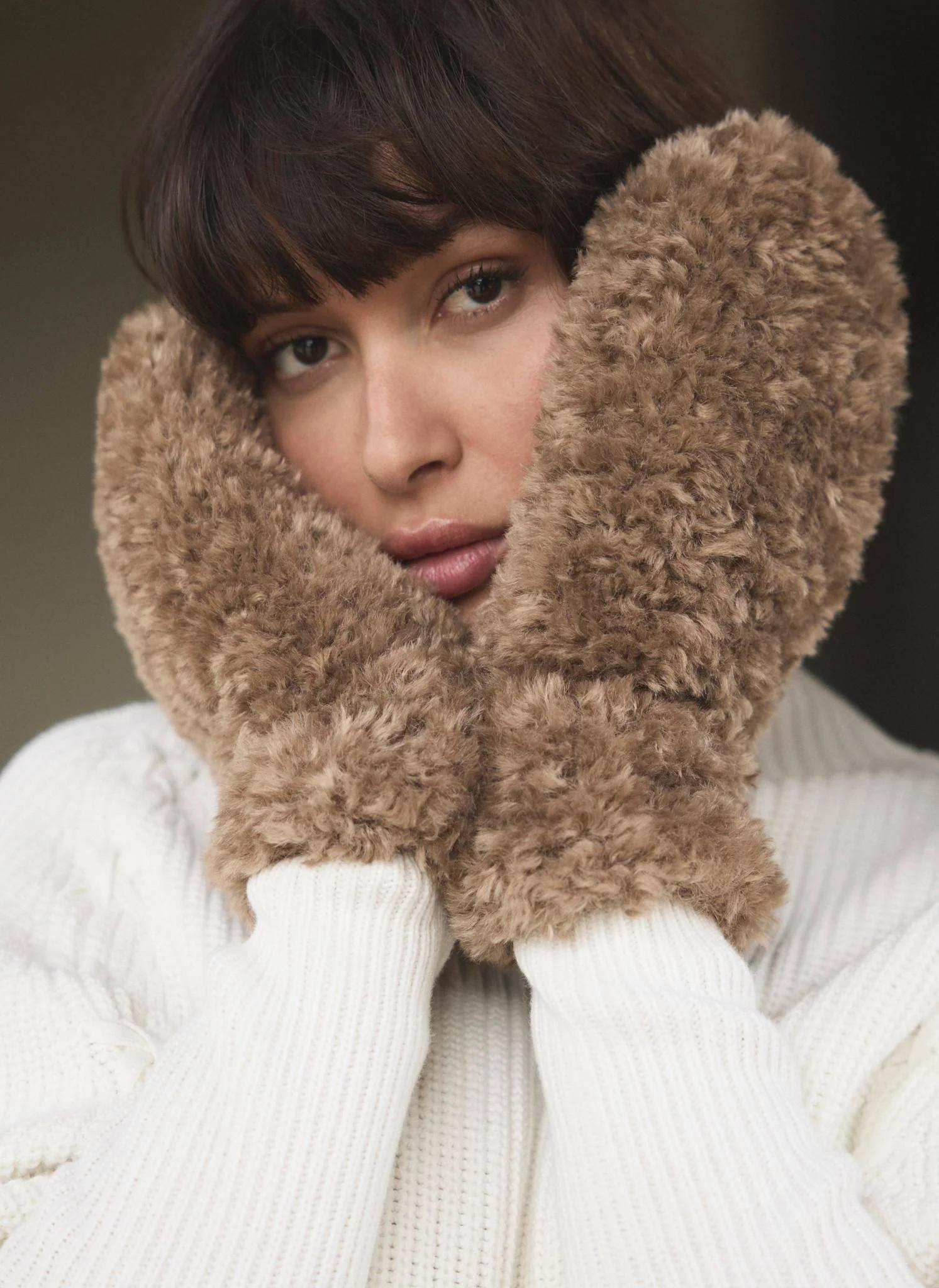 SHOP THE LOOKNeutral Borg Mittens£39.00Colour: TaupeChoose your sizeChoose your sizeADDAdd to wi... | Mint Velvet
