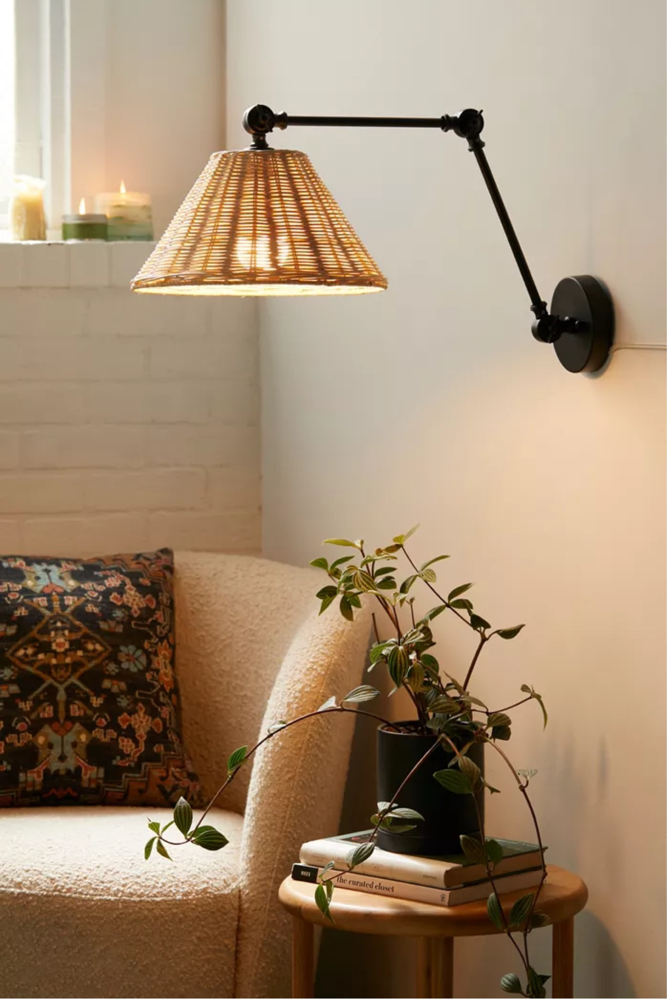 Beautiful Mira Sconce and Kennedy Boucle Swivel Chair by Urban Outfitters. 


Urban outfitters home decor 
Urban outfitters home design 
Home finds 
Living room decor 
Living room finds 
Neutral home finds 
Black hardware 
Wall sconce 
Modern organic design 
Industrial boho 
Rattan lamp shade 

#LTKhome