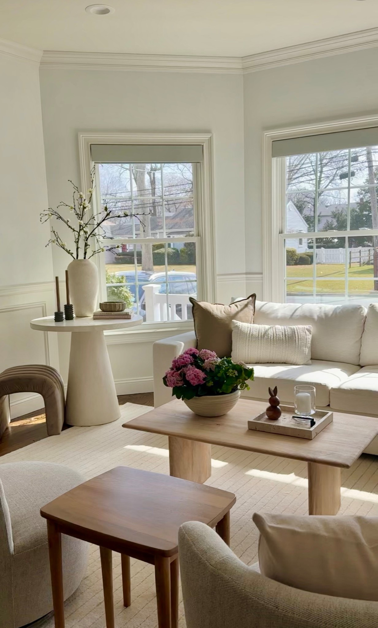 Living room spring views 

#LTKgrwm #LTKHome #LTKSeasonal