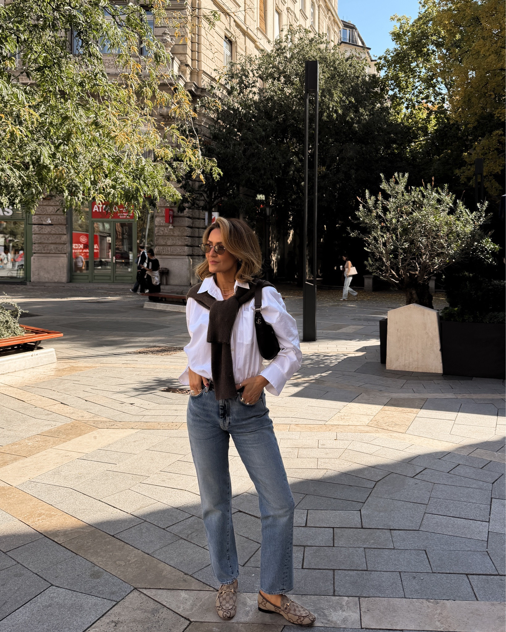 One of our favorite looks this trip! Wore my comfiest loafers with straight leg jeans and an oversized shirt + cashmere layers! 
Size 26 on jeans, small on shirt and sweater