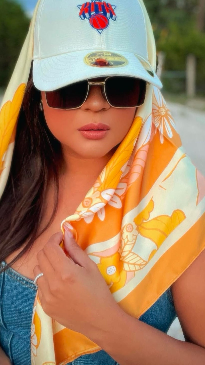 People in Texas: are you lost? 
Me: no I’ve just been following since 1999. 😂
Been there for the ups the lows and now the ups again. The trauma and ptsd is real.. but nothing is bigger than the Knicks pride. 🧡💙

#LTKBeauty #LTKSummerEdit #LTKParties