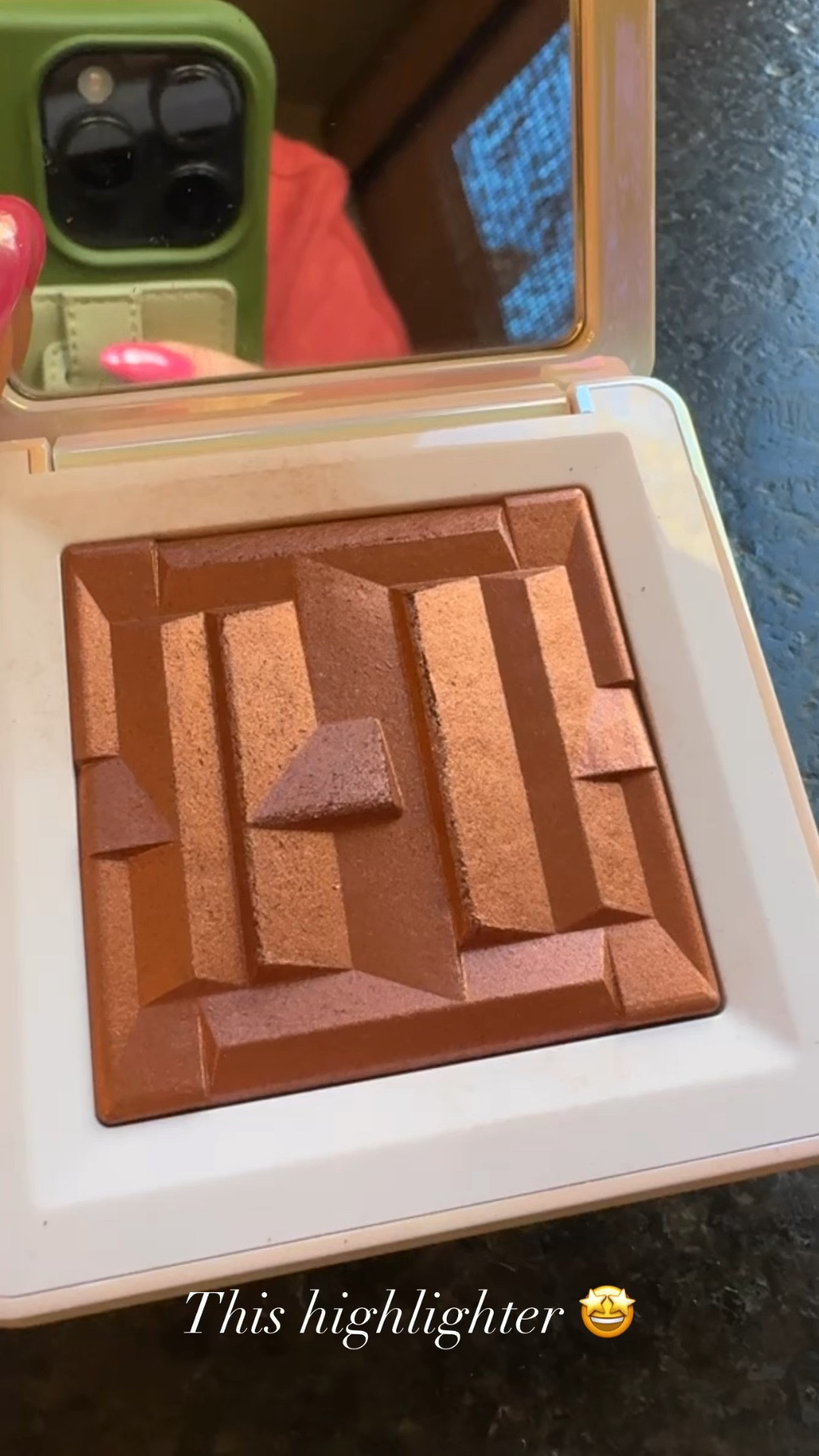 The most gorg cold weather highlighter. Color- chocolate opal