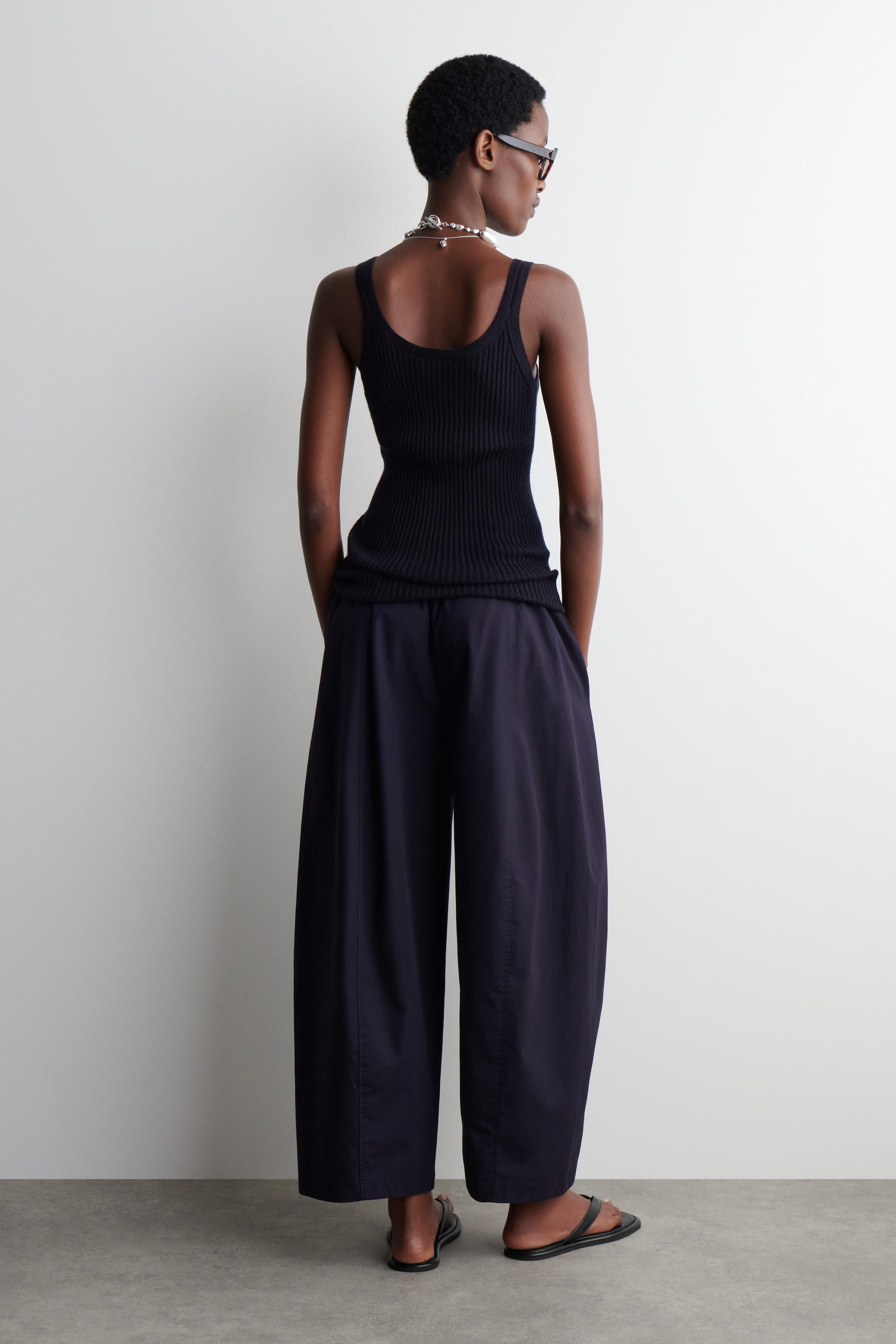 ELASTICATED BARREL-LEG TROUSERS - NAVY | COS UK