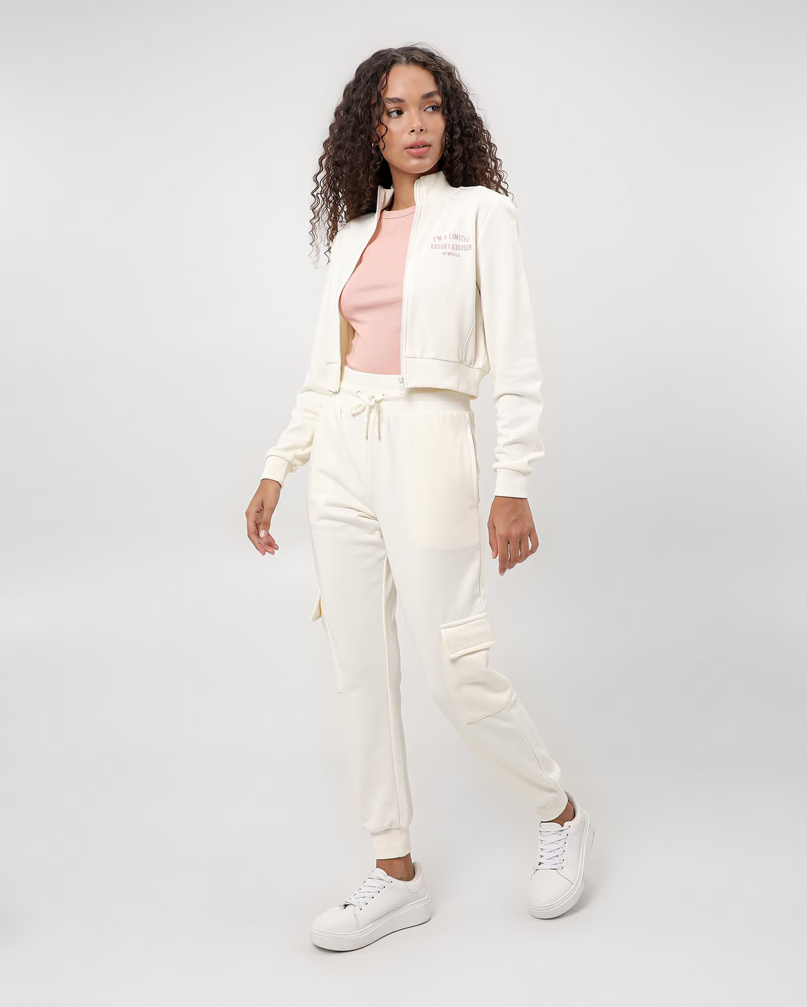 Calça de moletom feminina jogger bolso cargo - Off-white |  Pool by Riachuelo | Riachuelo (BR)