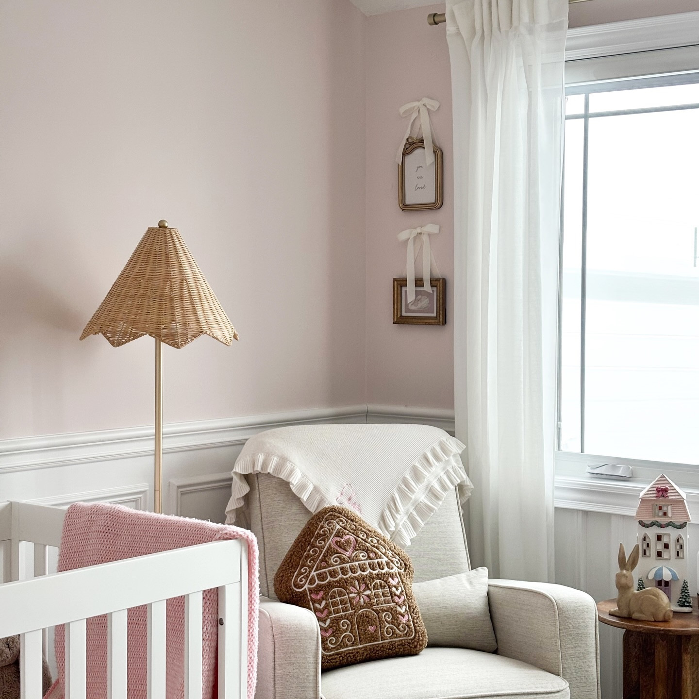 Christmas in my daughter’s room 🎀 follow @lifeatarnold for more inspo

Subtle Christmas decor, nursery decor, soft and simple nursery decor