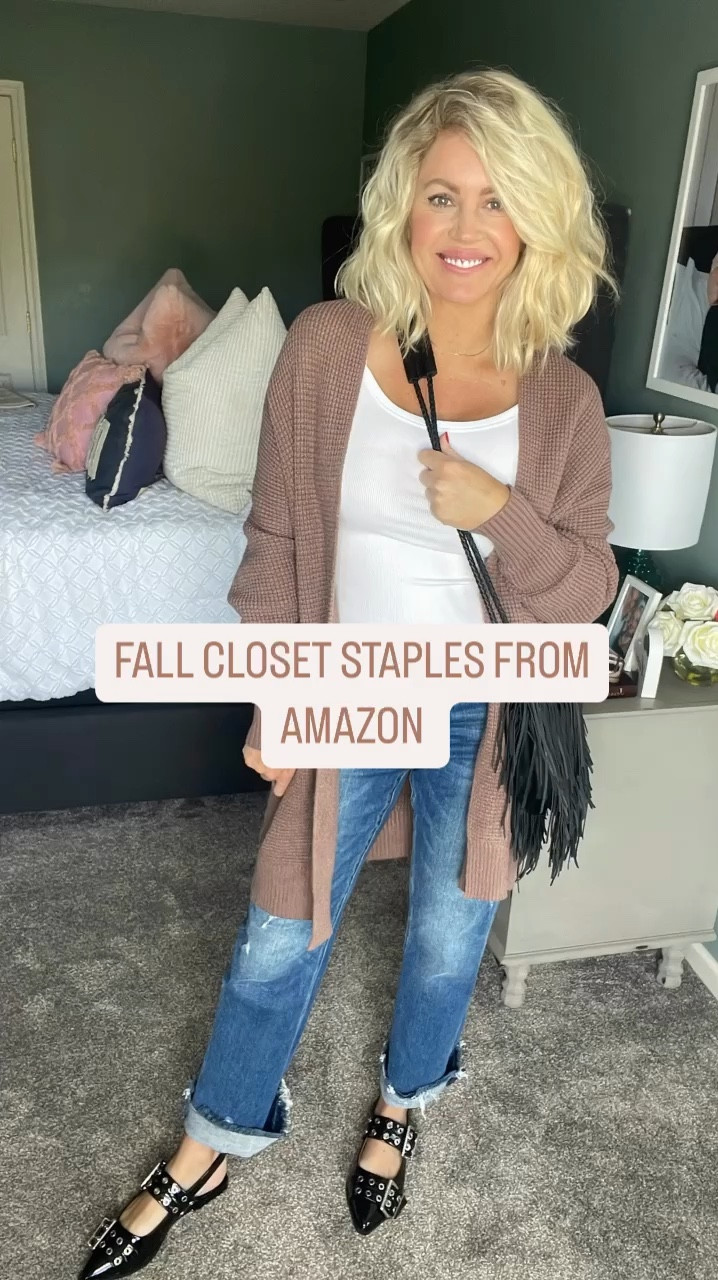 I will be LIVING in this cardigan this fall/winter! So soft & has pockets. I love it paired with these Amazon asymmetrical jeans & the most comfortable shoes ever!! 😍



#fallstaples #fallessentials #amazonpartner #amazonfashion #amazonfinds #jeans #trendingshoes #momstyle #styleover40 

#LTKStyleTip #LTKSeasonal #LTKFindsUnder50