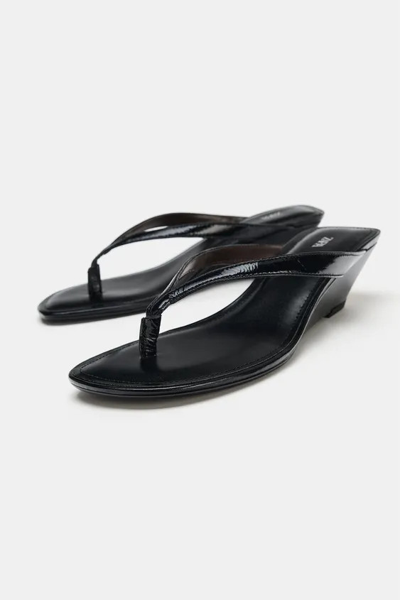 Model height: 179 cmWedge heeled sandals. Front strap with toe post. Round toe.Wedge height: 4.5 ... | Zara IT
