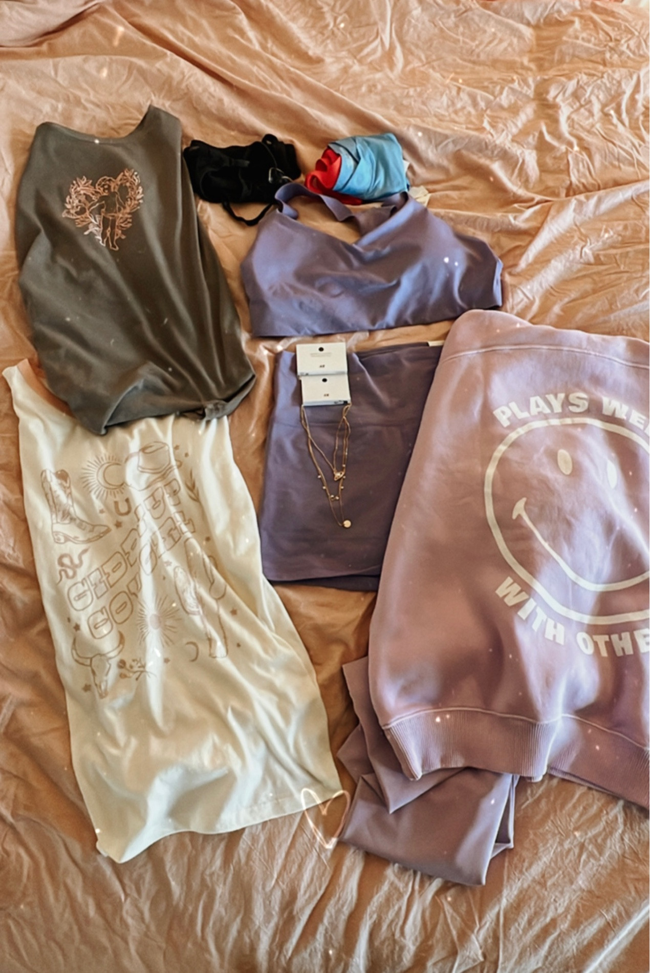 When the warm weather calls for a quick trip to the mall #nordstrom #aerie #h&m #workoutclothes #necklaces #skims