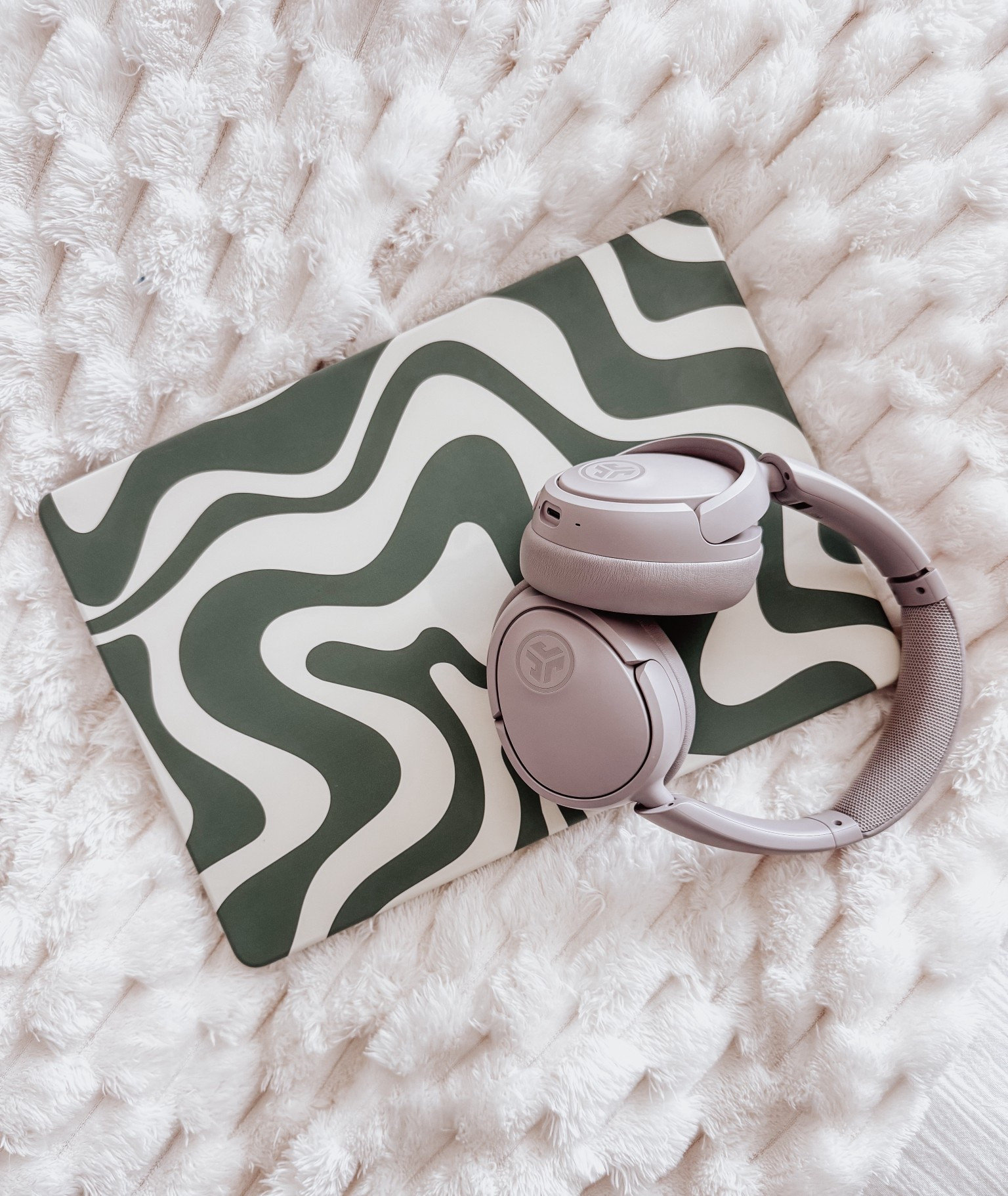 Love my new computer case and these are my favorite headphones 