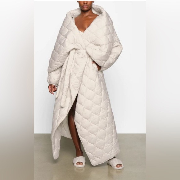 SKIMS QUILTED DUVET ROBE - CREAM | Poshmark