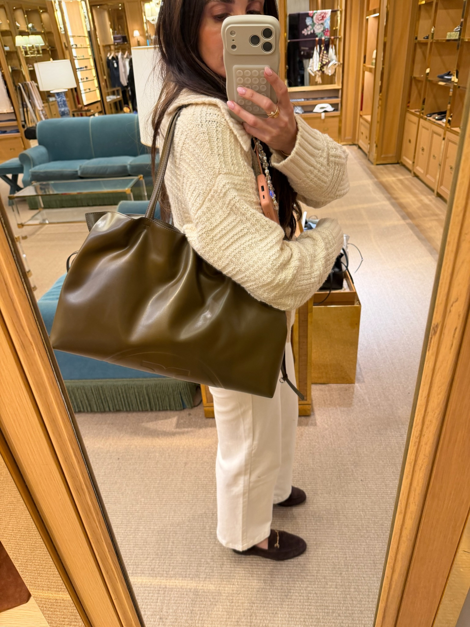 Tote bags women’s fashion elevated wear elevated women’s fashion Annabrstyle 

#LTKOver40 #LTKBeauty #LTKdayinmylife