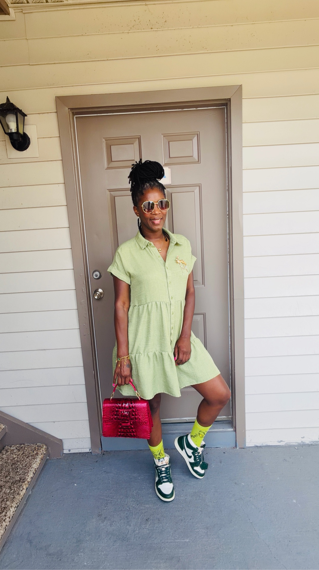 OOTD ✨ This spring I’m choosing comfort *and* style—and this look gets it right every time 👏🏽 Easy, breezy dress, comfy sneakers, and a little pop of color to pull it all together.

Simple, cute, and made for real life. Outfit details are on my LTK 🛍️


#LTKootd