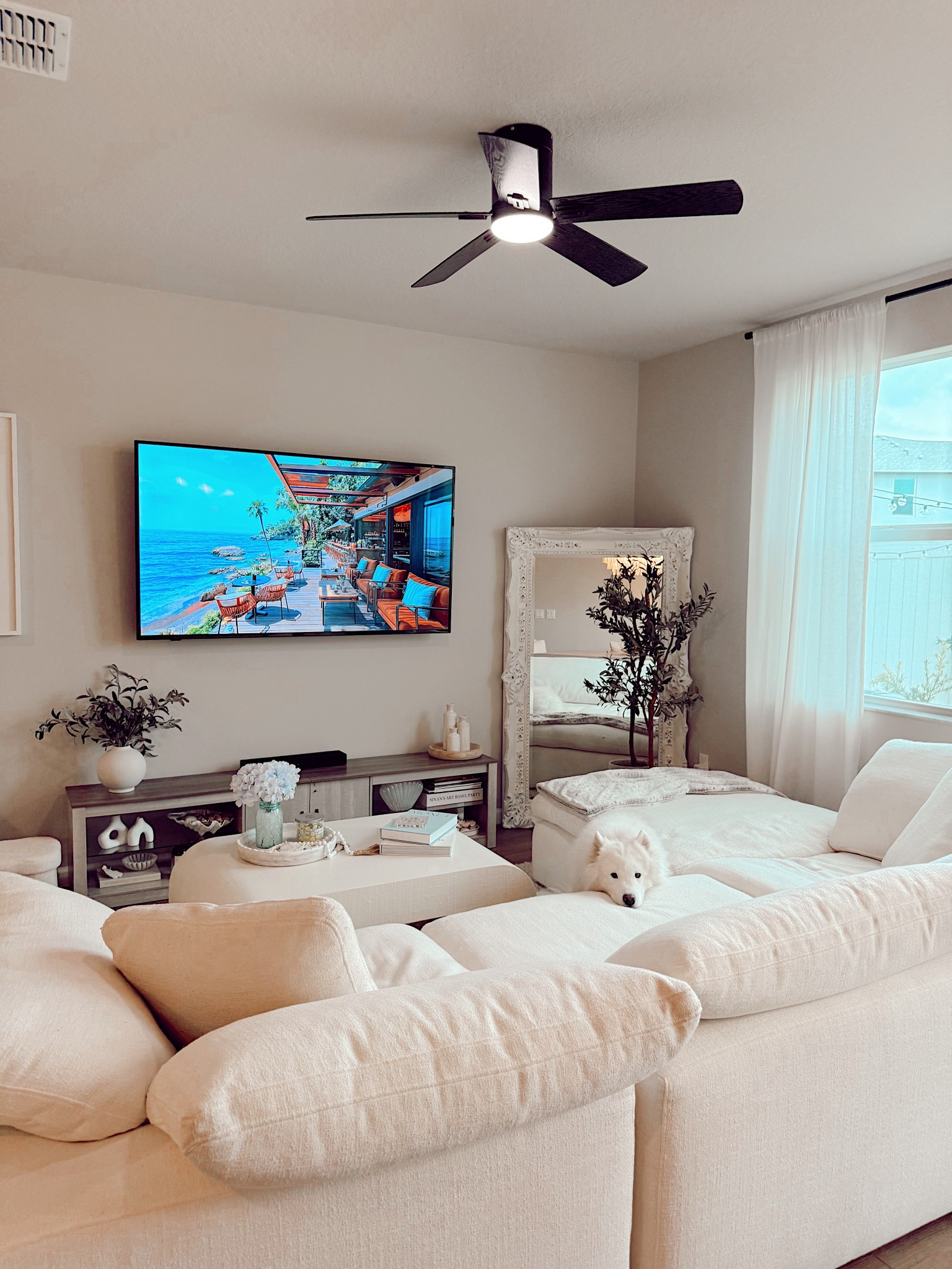 White Aesthetic Living Room Details 

#LTKHome