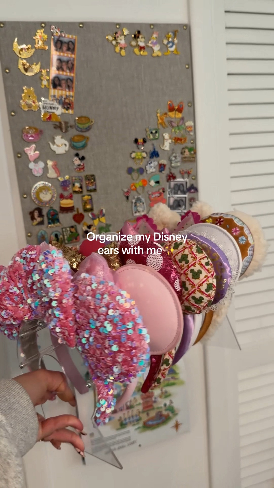 For only $8 these acrylic Disney ear holders are perfect!!! #amazonfinds #disneygirl