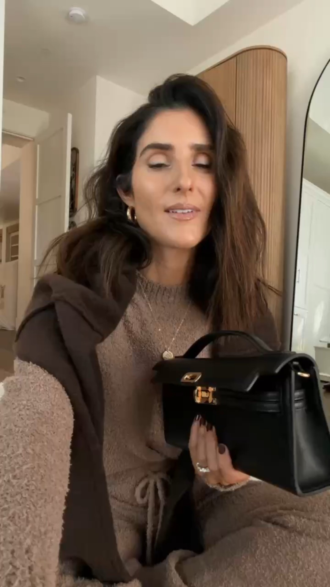 This bag just arrived and I’m loving it! I’m just shy of 5-7” wearing the size small set #stylinbyaylin #aylin #bag #amazon #giftidea 

#LTKgrwm #LTKBeauty #LTKootd