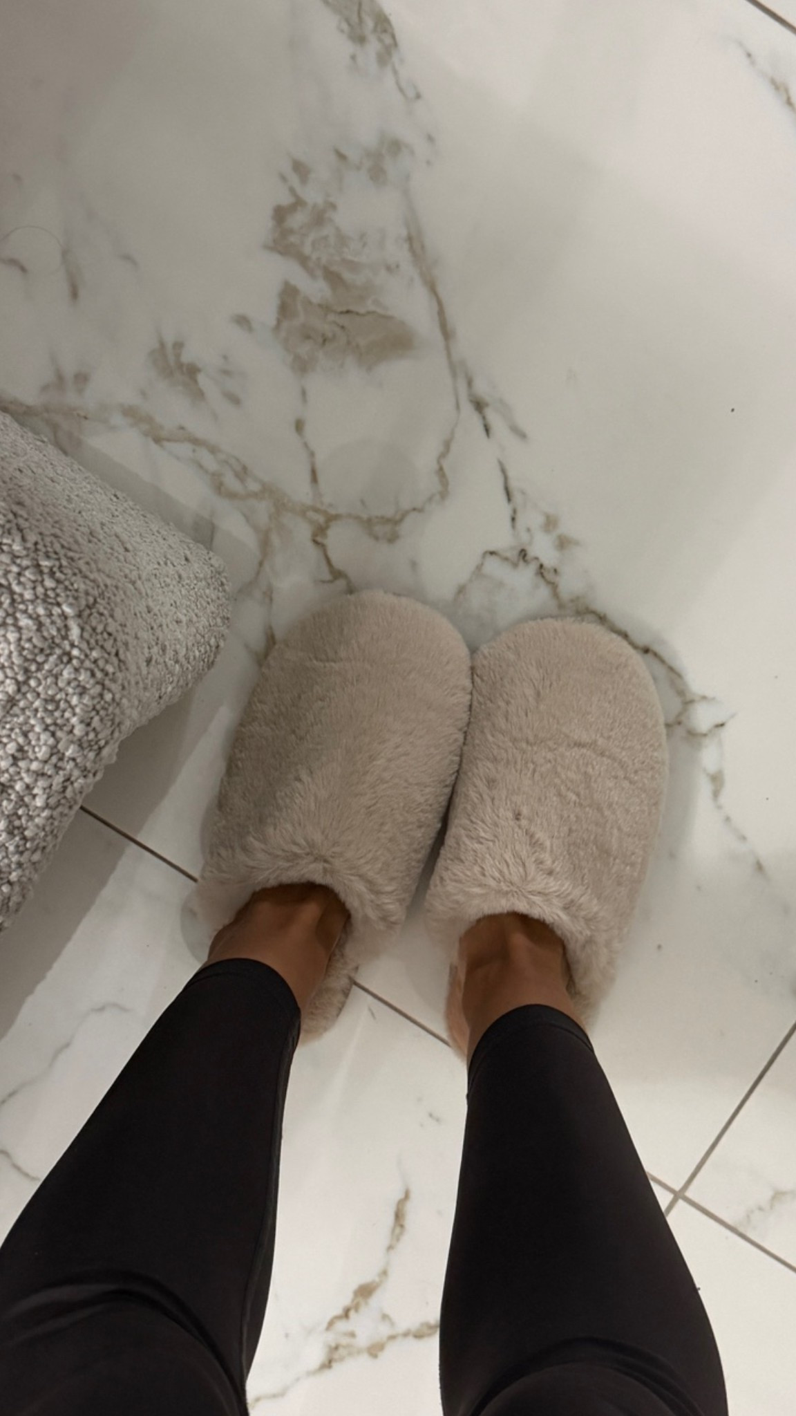 Fluffy cloud slippers

#LTKuk #LTKautumn