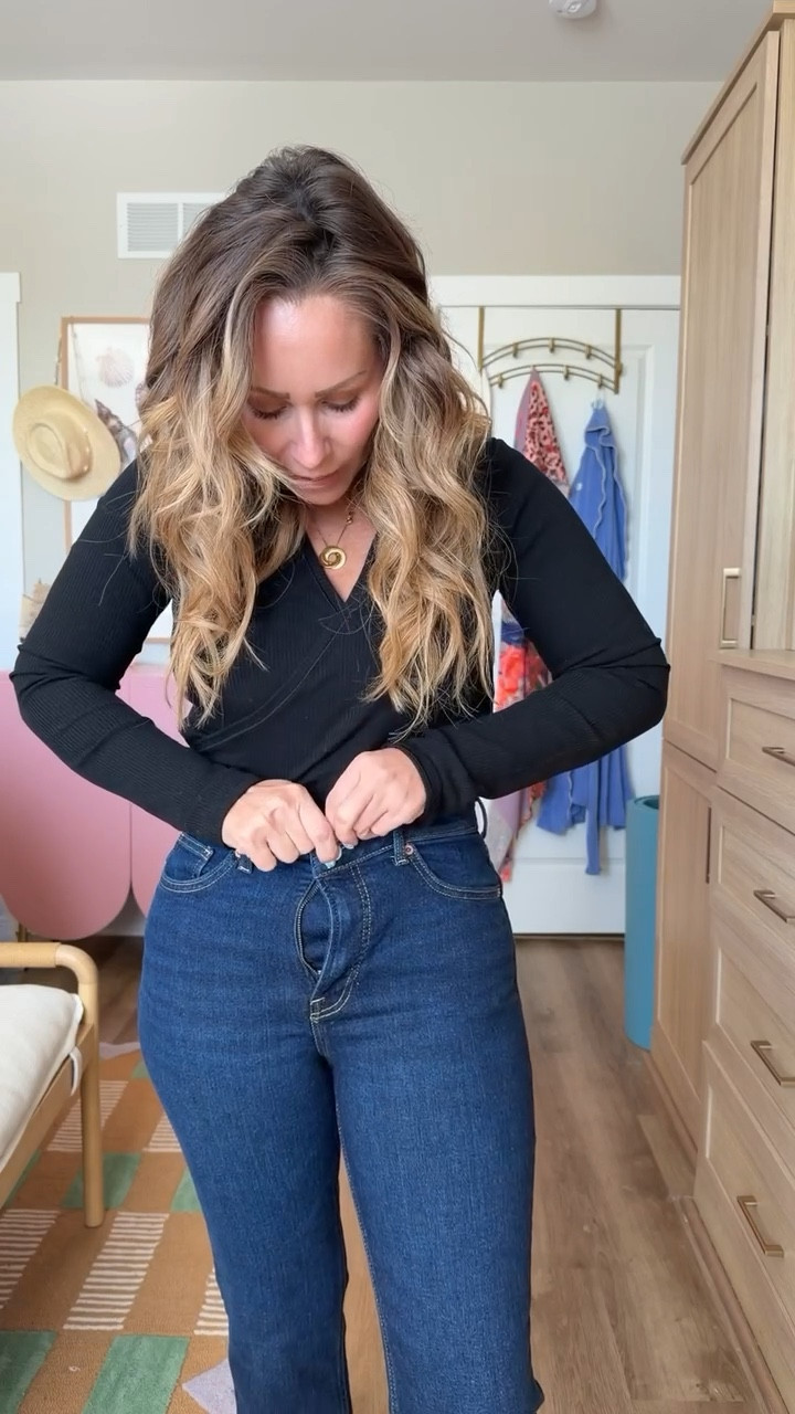 -Exclusive VIP perks!! Take a 30 second style to get...
-70-80% off your first order when signing up
-Up to 50% off all products
-Get a new outfit each month
-Skip the outfit, skip the monthly payment, and still shop pieces on the site up to half off retail prices!
 -$2 for 24 leggings when you sign up to be a VIP

@Fabletics 