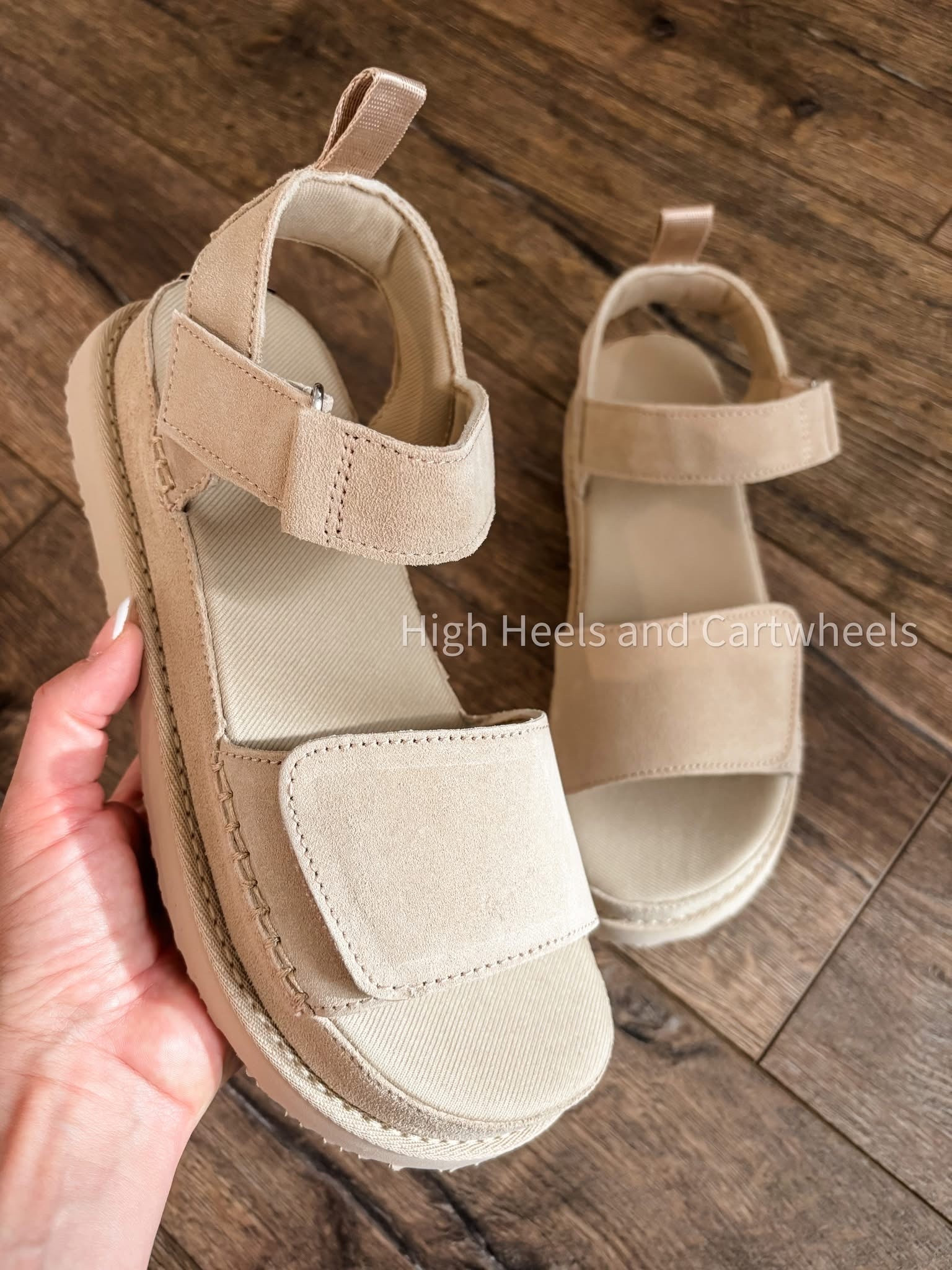 Just snagged this wedges from Amazon. I love how lightweight they are and they’re adjustable! This color is great because it goes with so much.