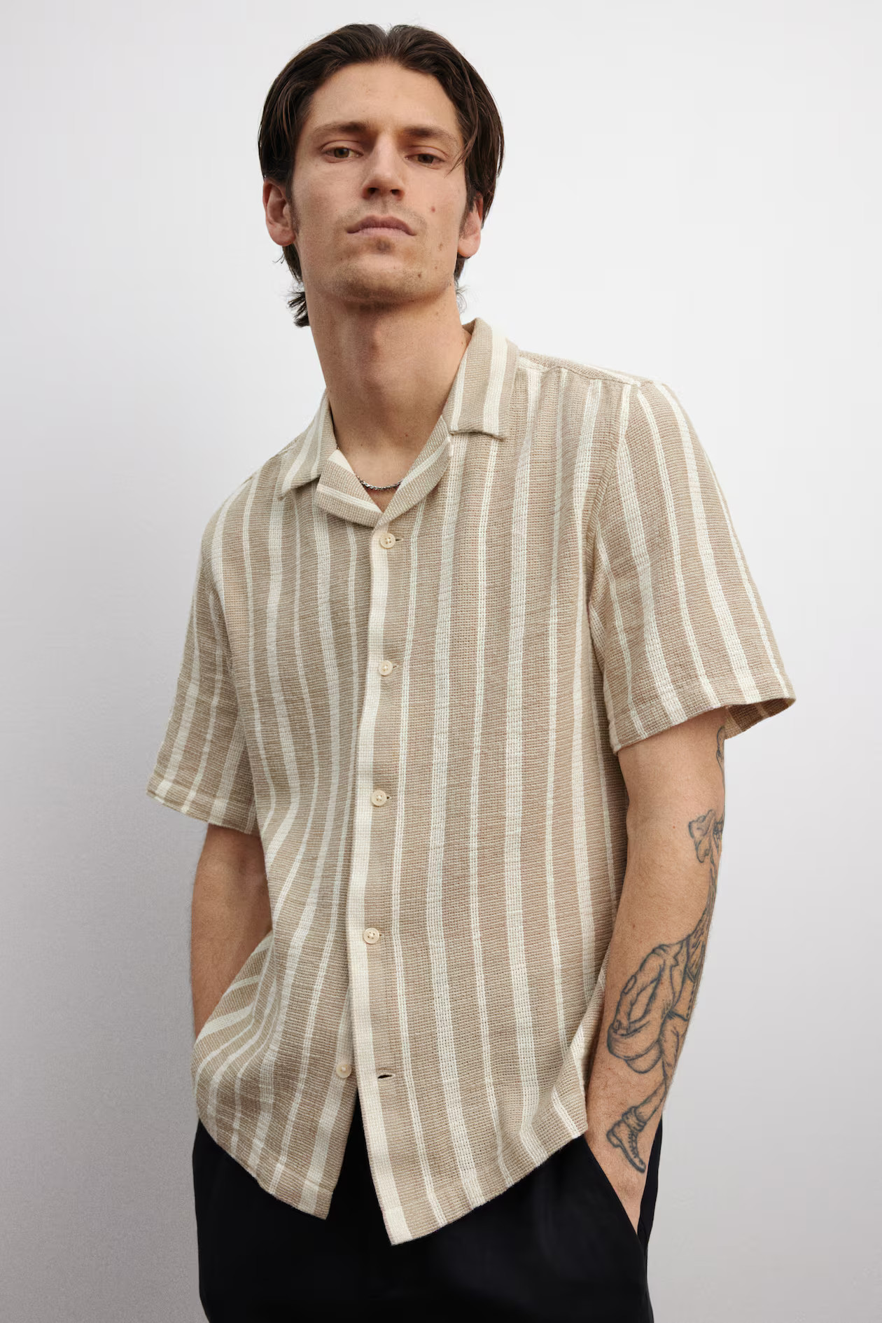 Regular Fit Textured resort shirt | H&M (UK, MY, IN, SG, PH, TW, HK)