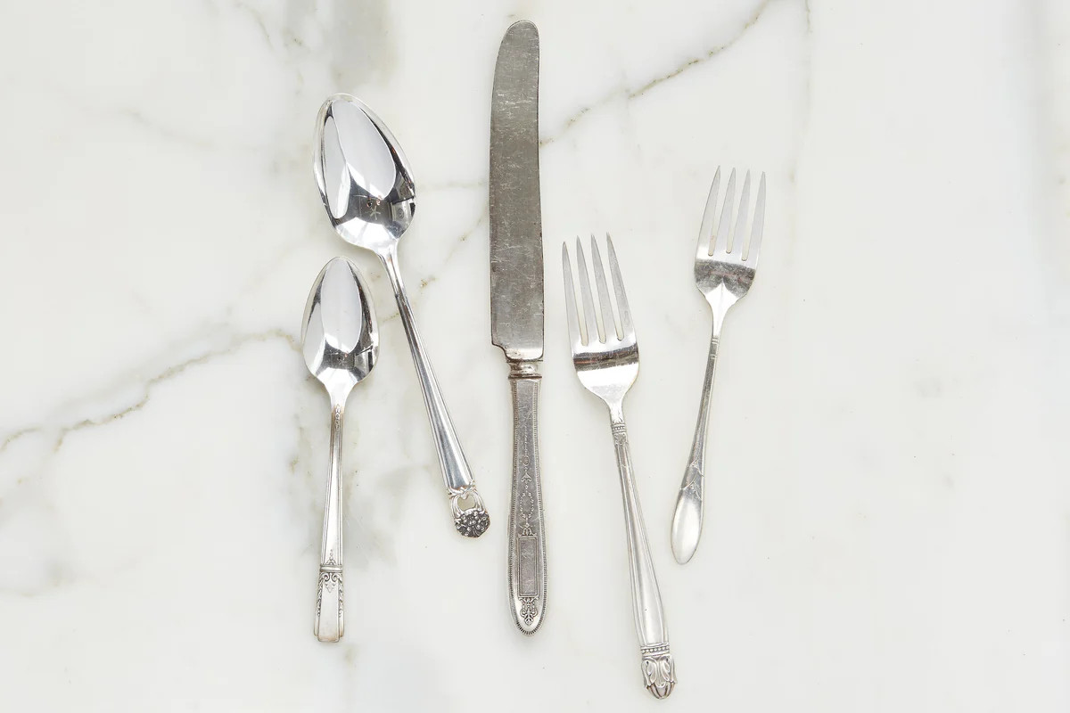 Vintage Hotel Silver 5-piece Flatware Set | etúHOME