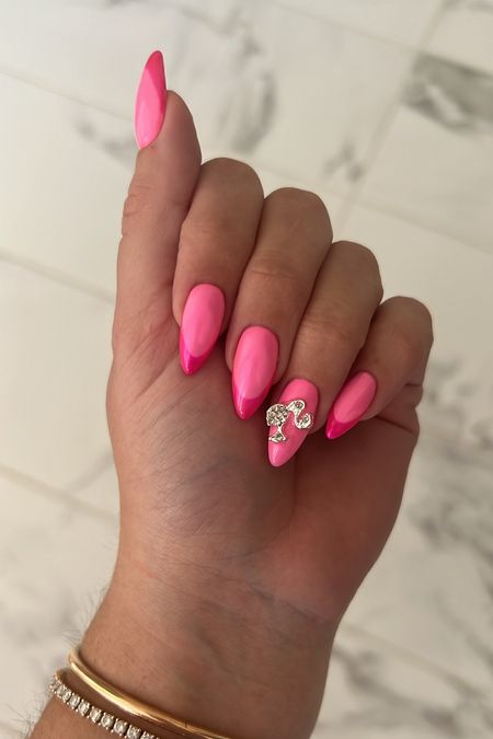 Barbie nails! 💅🏻

DND pinkie promise (light pink)
DND snowcone (dark pink tip)
chrome over top
Barbie nail charm

#LTKunder50 #LTKSeasonal #LTKbeauty