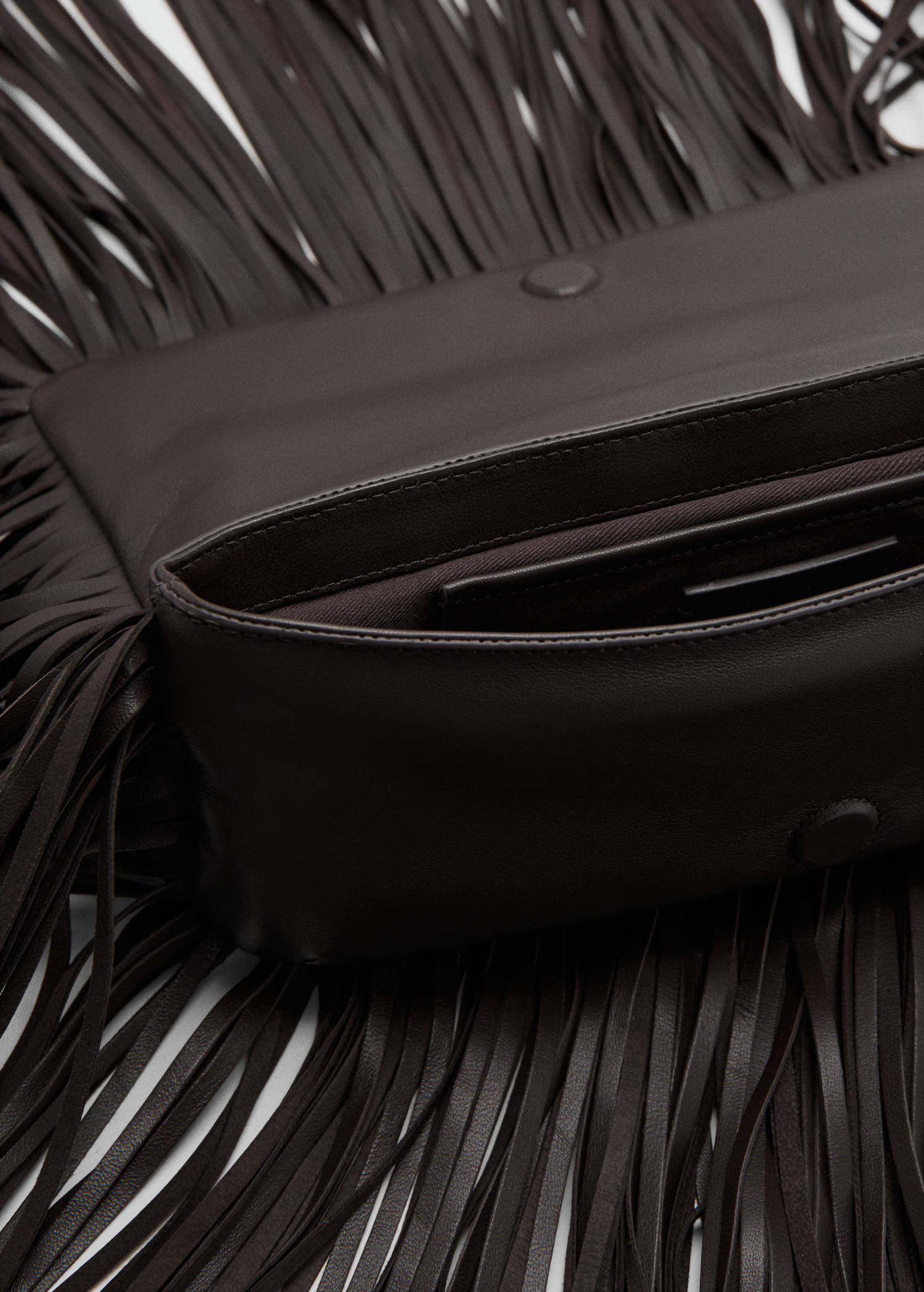 Leather handbag with fringes | Mango (US/MX/AU)