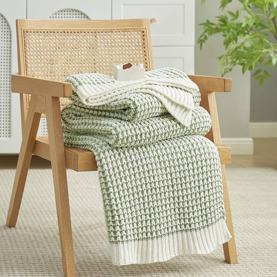 Amélie Home Chenille Waffle Throw Blanket for Couch, Reversible Pineapple Stitch Knit Soft Cozy ... | Amazon (US)