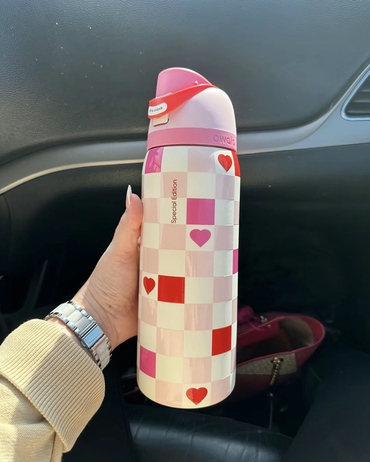 Isn’t she beautiful! OWALA Valentine’s limited edition 💗✨🌷
Overall rating: 10/10 and the price is a steal

#LTKFindsUnder50 #LTKU