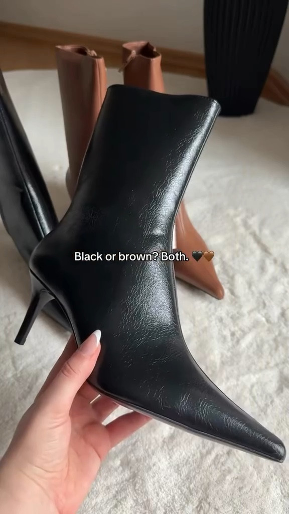 Black or brown? 
Folgt für mehr @sheglamms 

Ad
