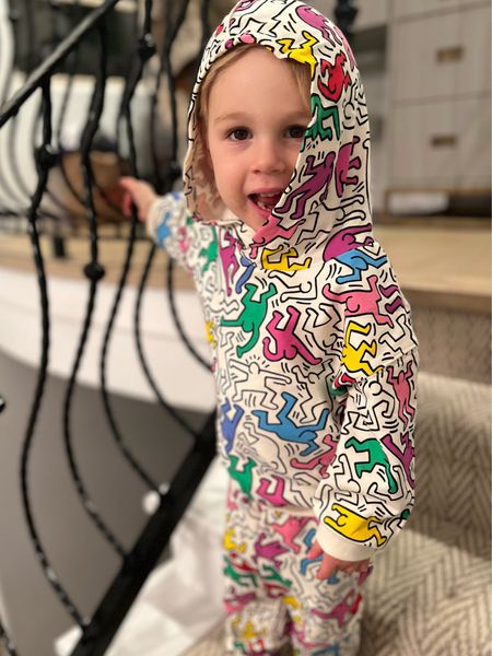 Can’t get enough of the Keith Haring collection for H&M this is seriously the raddest jogger set ever.  It's selling quick, but it would be a great v day gift! 

#BoysOutfits #ToddlerBoysOutfits #ToddlerMatchingSets #BoysWinterOutfits #KeithHaring 

#LTKkids #LTKunder50 #LTKGiftGuide