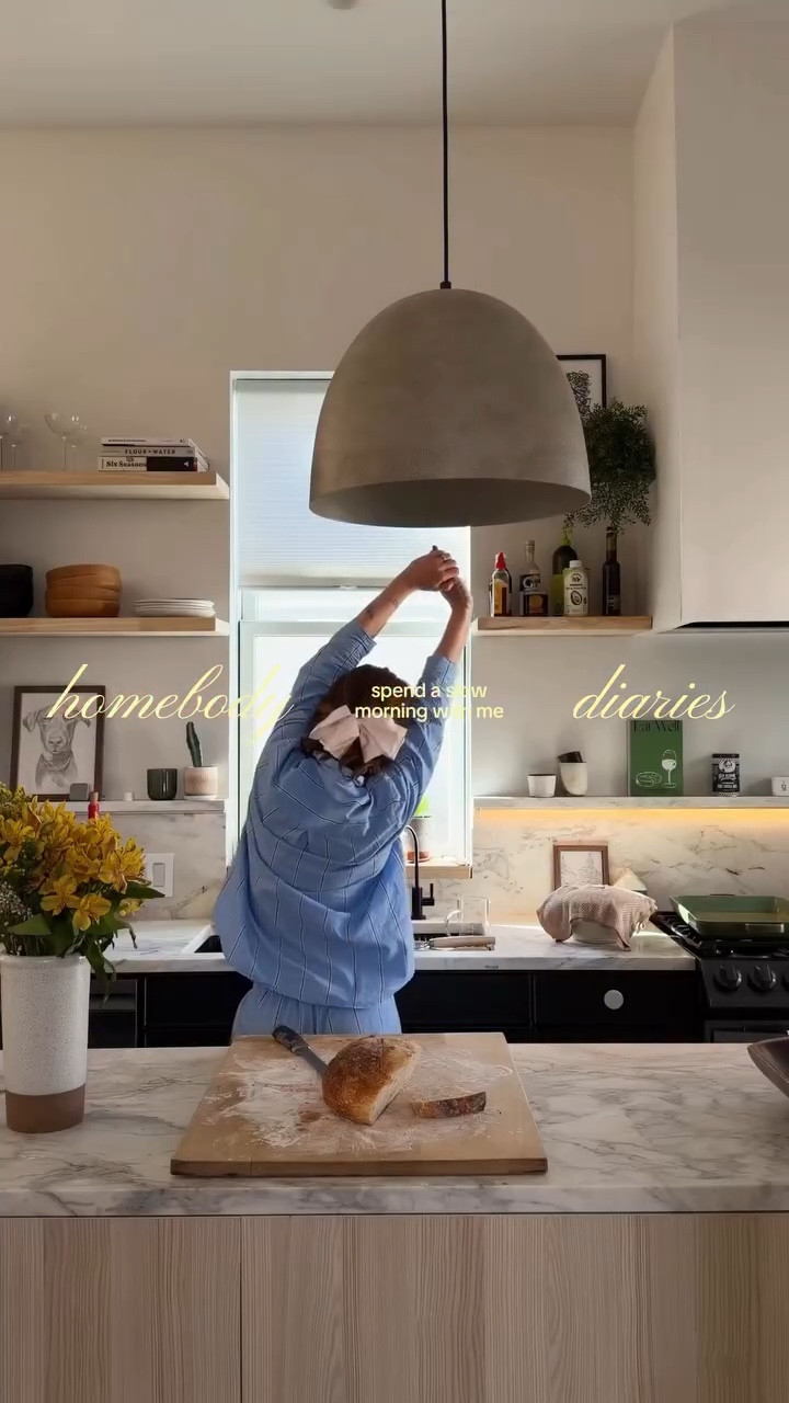 morning (homebody) routine 🧺 it’s been a while since I’ve done a little intro, so here’s more about me! 

#morningroutine #morningvlog #homebody #homeinspo #cozyaesthetic