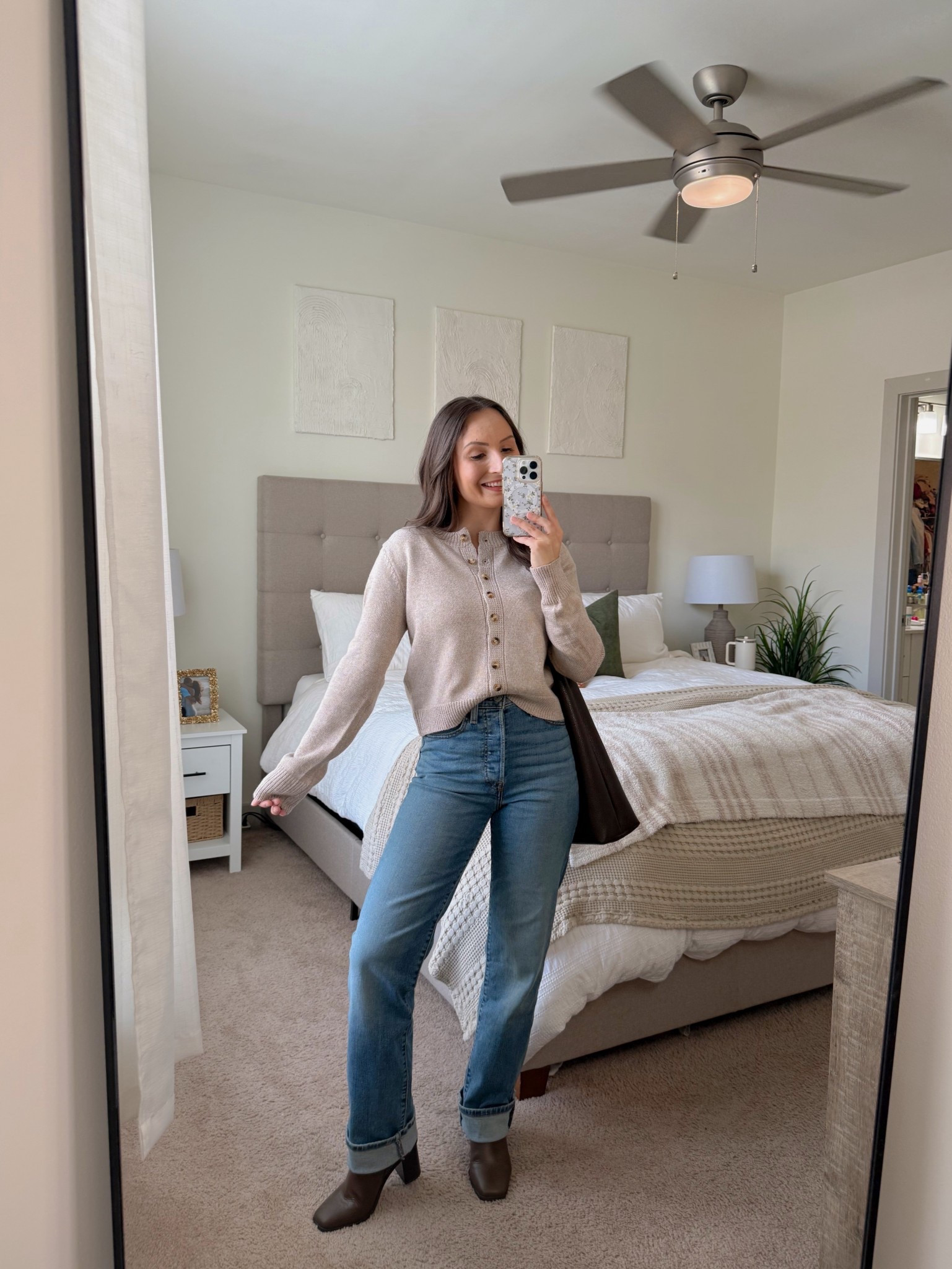 sweater - XS,
jeans - 24

#LTKGiftGuide #LTKCyberWeek #LTKdayinmylife