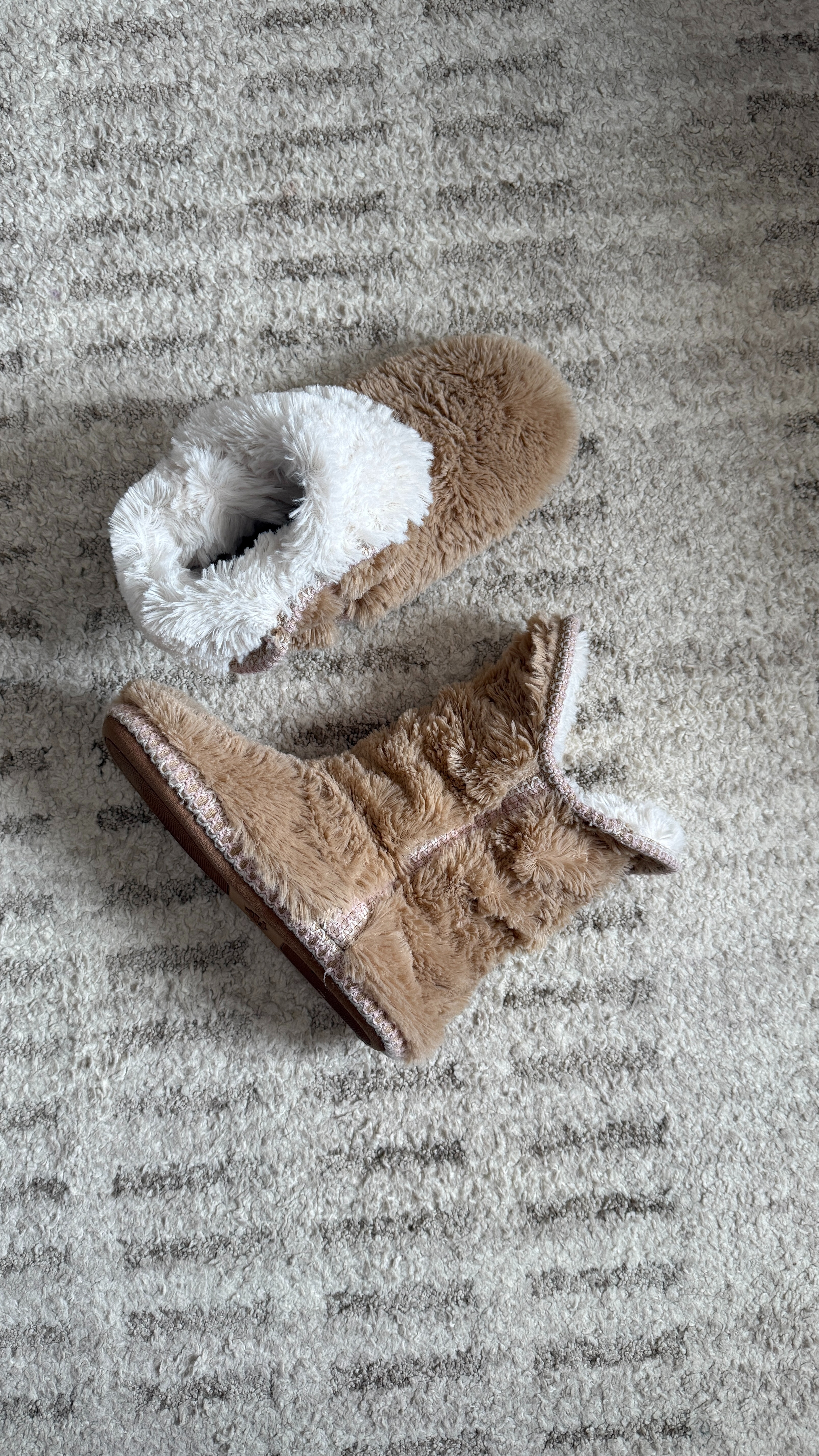 Save 17% on my Dearfoams slippers—so cozy and great for last-minute gifting! Comes in more colors 🤍🧦  

 #LTKGiftGuide #LTKHoliday