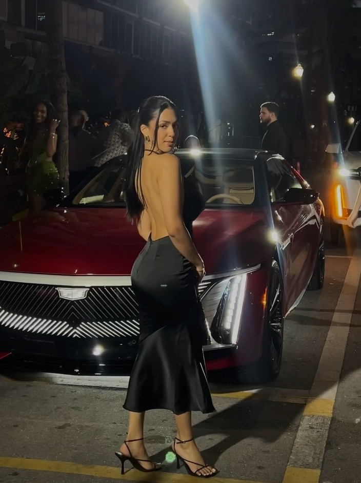 All black 🖤


#LTKVideo #LTKSeasonal #LTKStyleTip