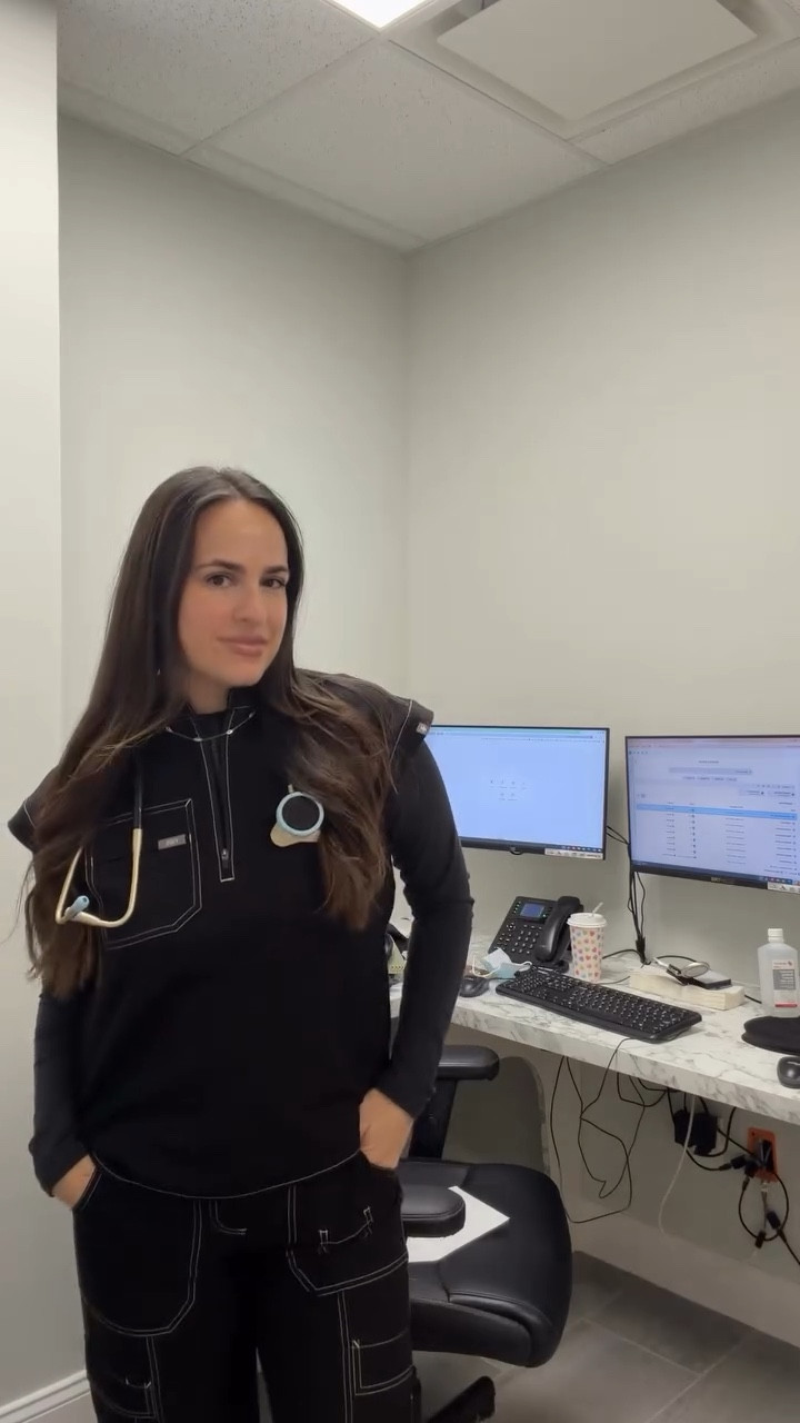 What I wore today as a family medicine doctor 🖤 #OOTD #doctor #familymedicine #wearfigs #femaledoctor