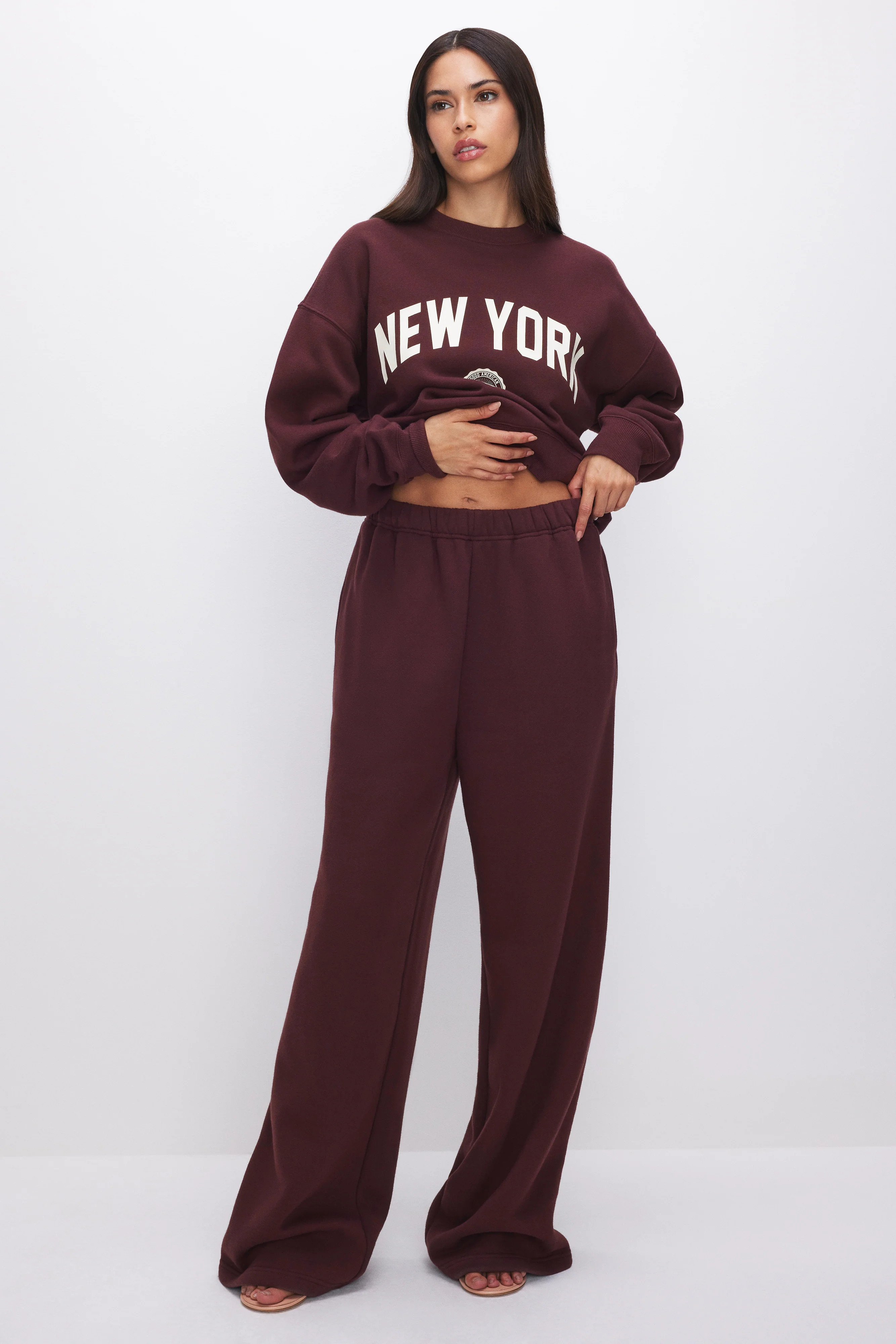 NEW YORK BRUSHED FLEECE GRAPHIC SWEATSHIRT| MALBEC003 - GOOD AMERICAN | Good American